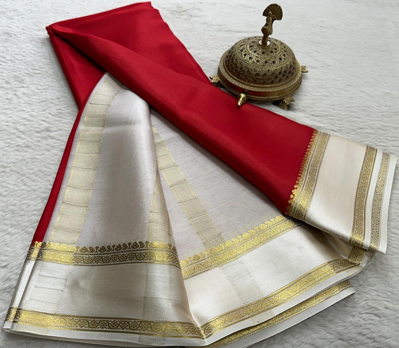 Graceful Pure Mysore Silk Saree with Small Mango Border