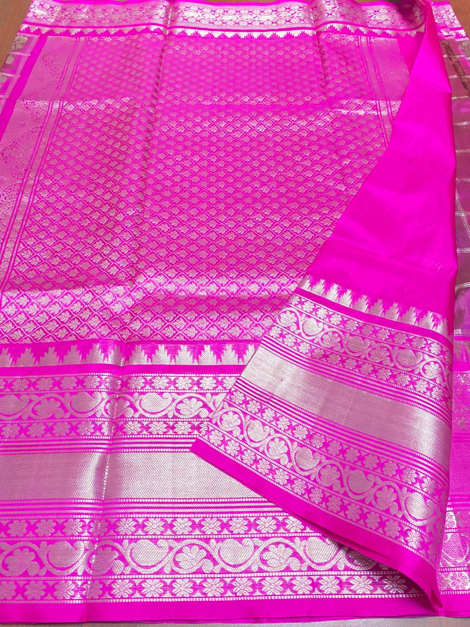 Exclusive Venkatagiri Pattu Saree – Pure Handloom Silk Tradition