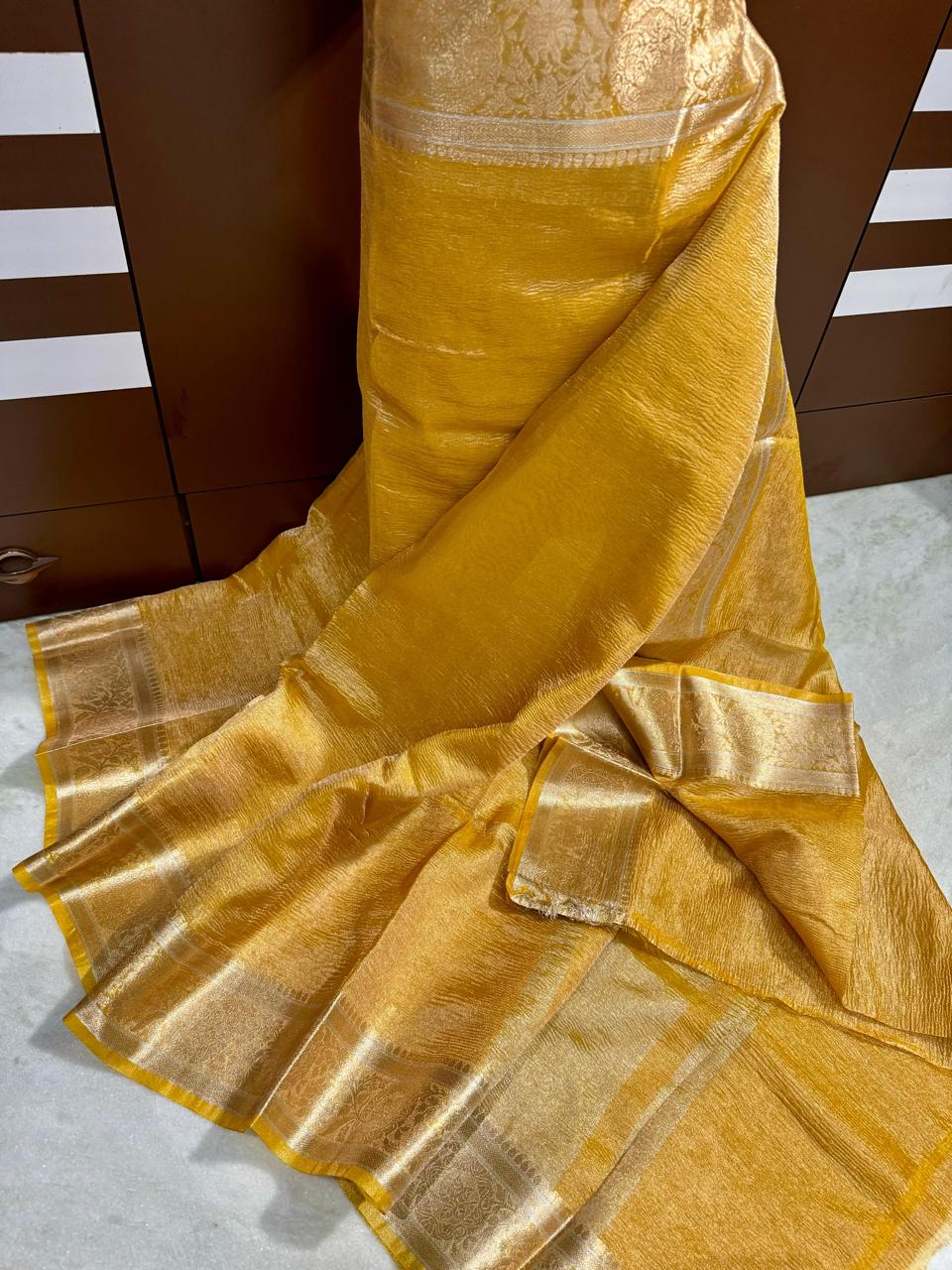 Banarasi dyeable soft tissue crused saree
