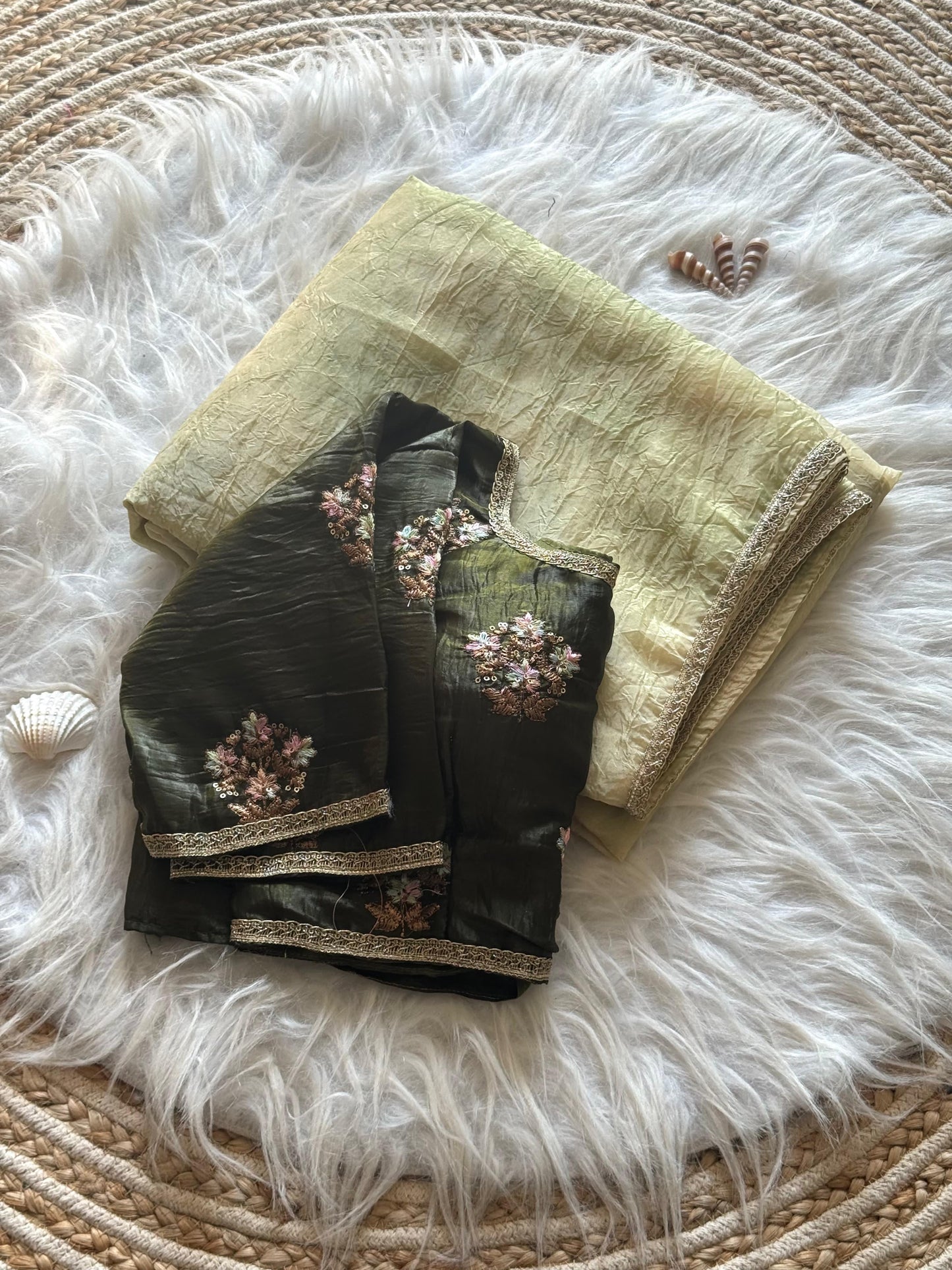 Magic soft tissue prism crush saree