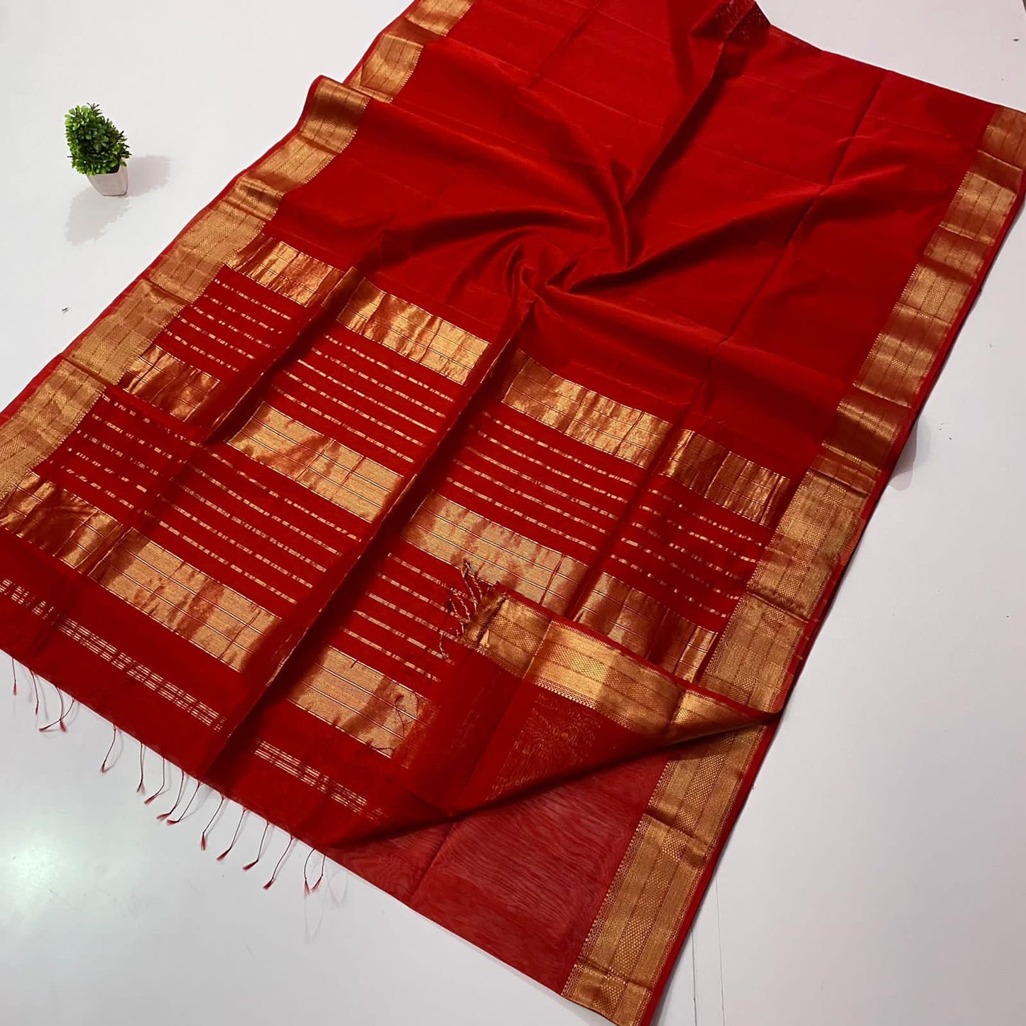 Maheshwari Chatai Border Handwoven Saree