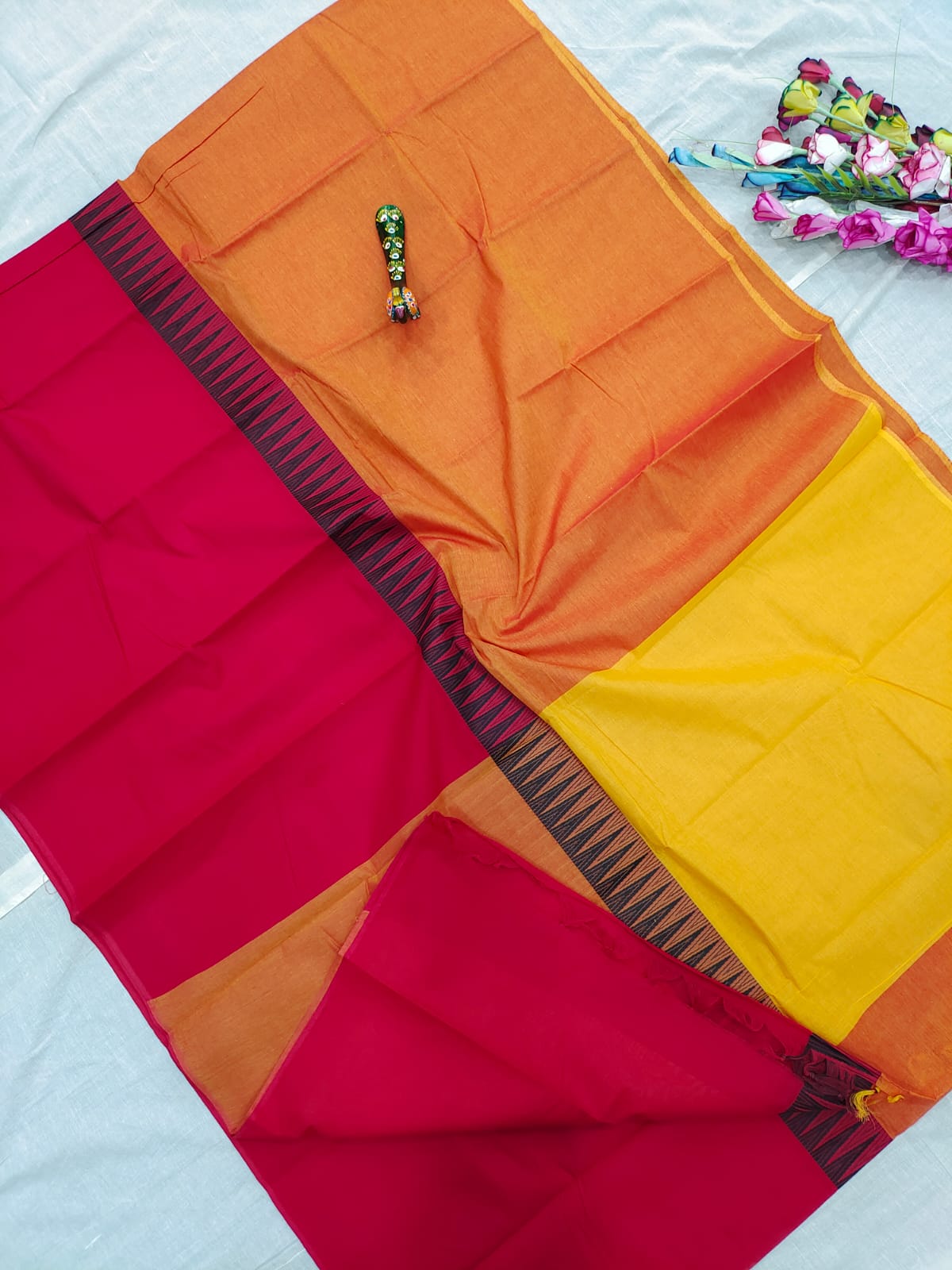 Mangalagiri cotton two colours middle temple thread border plain saree