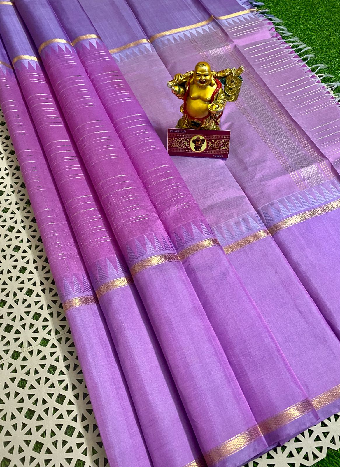 Light weight gadwal pattu saree