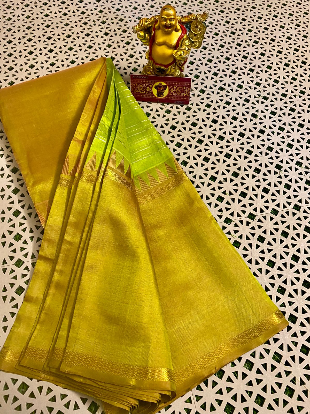 Light weight gadwal pattu saree