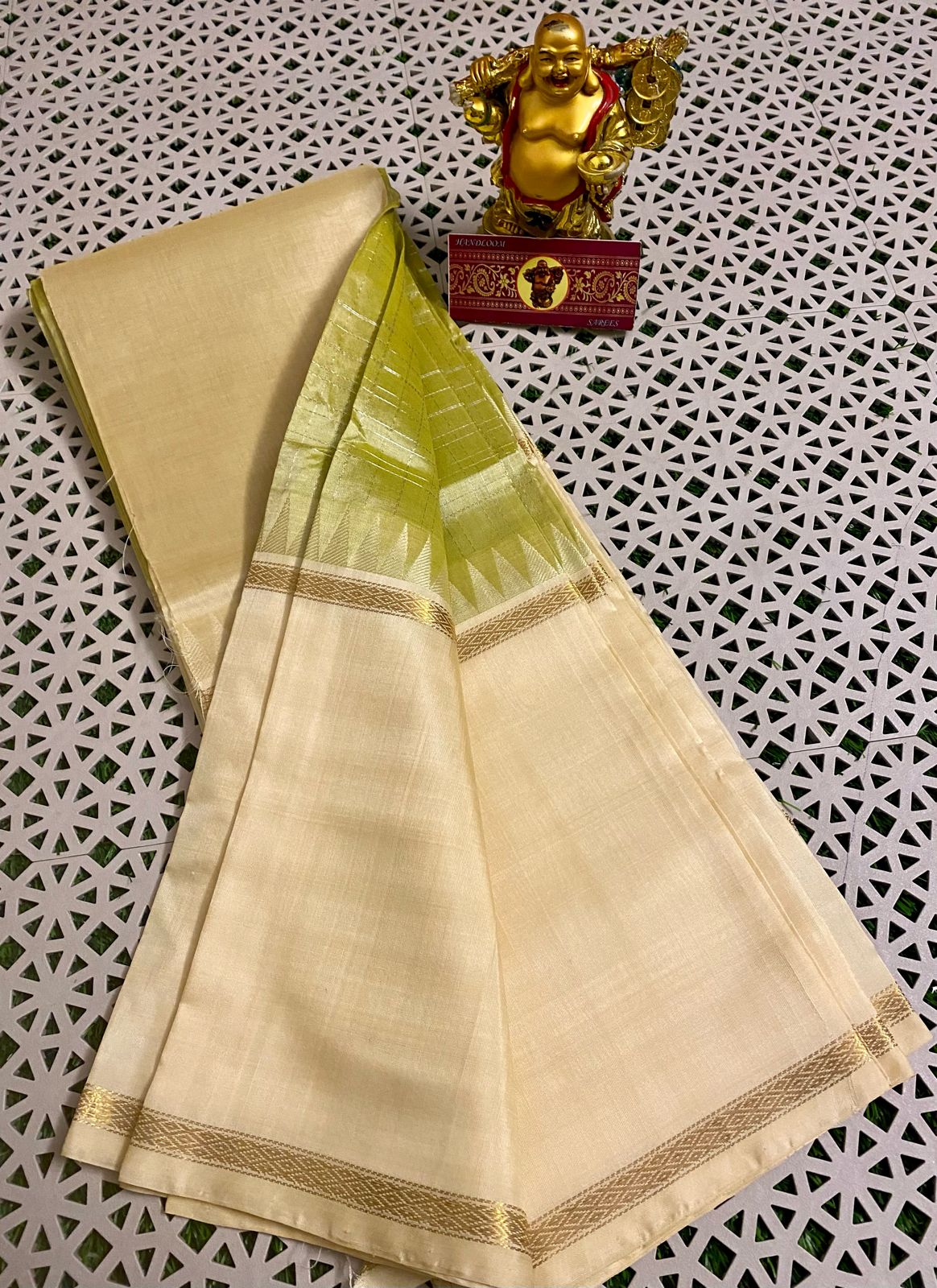 Light weight gadwal pattu saree