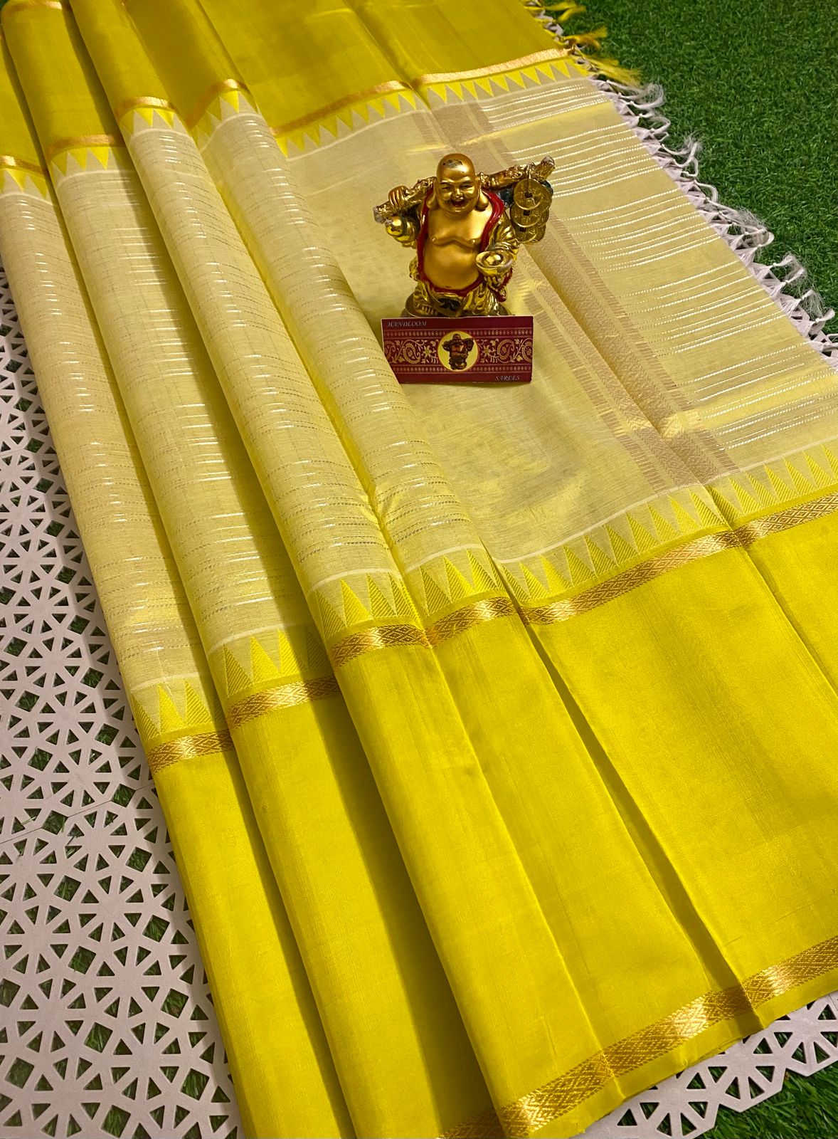 Light weight gadwal pattu saree