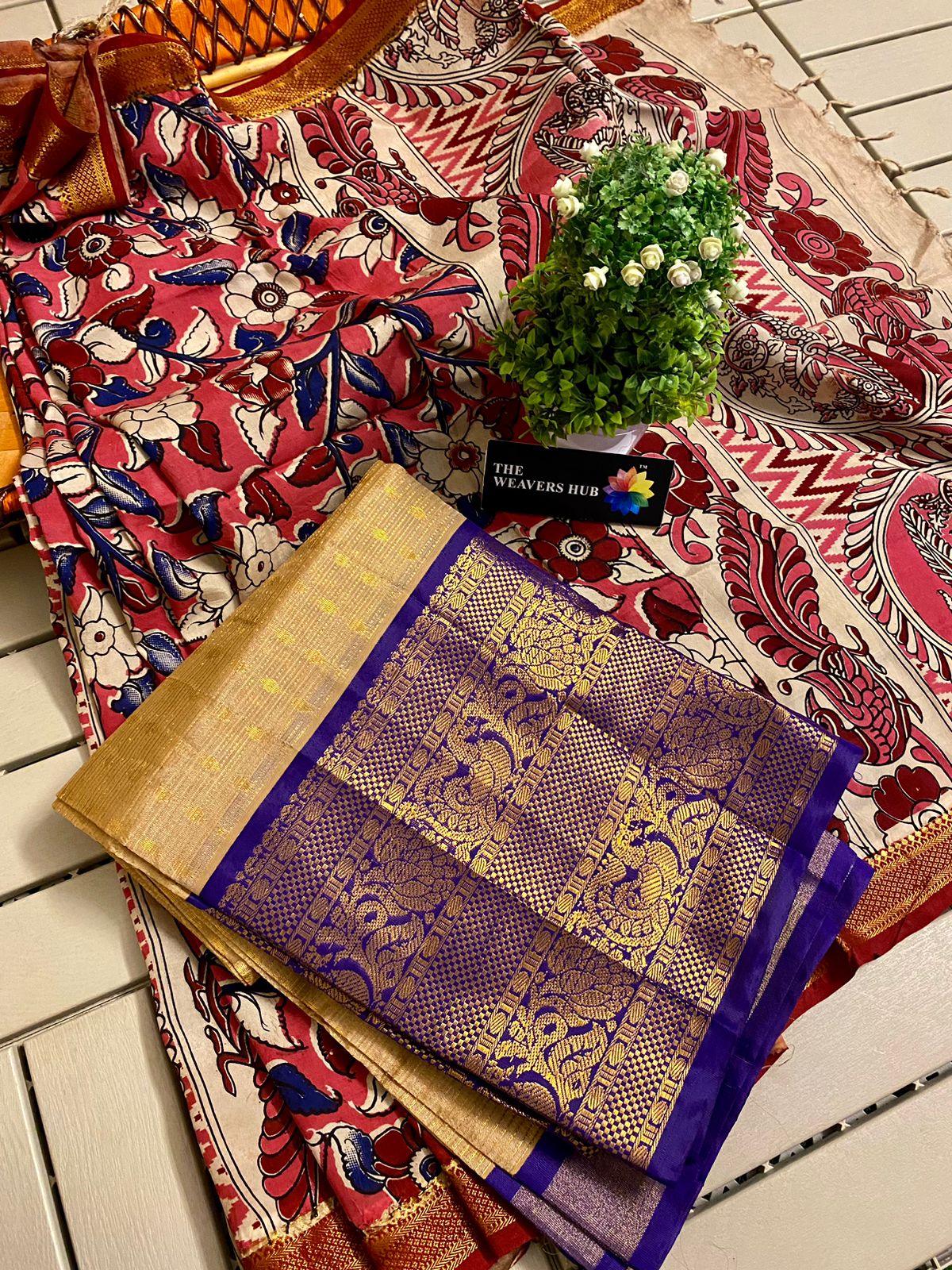 Mangalgiri Kuppadam Pattu Lehenga With Hand-Painted Pen Kalamkari Dupatta