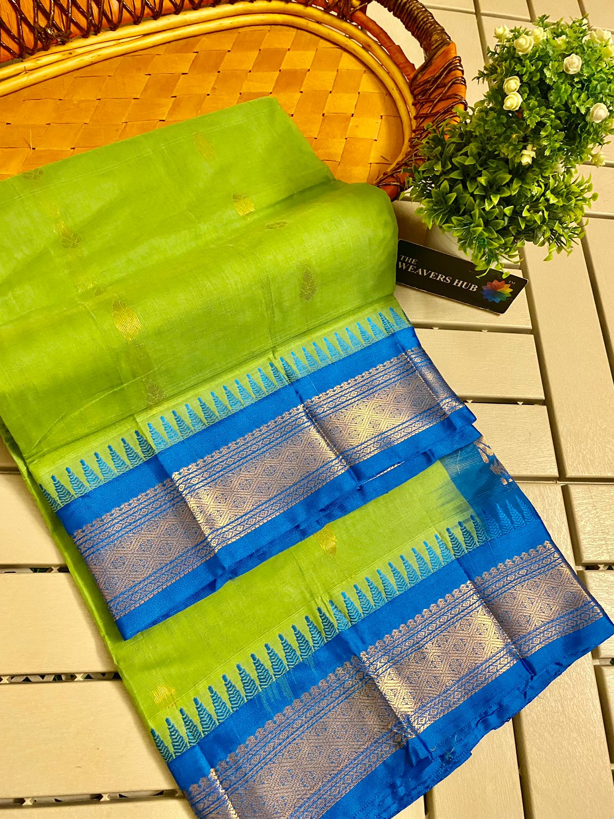 Pure Handloom Gadwal Cotton Saree