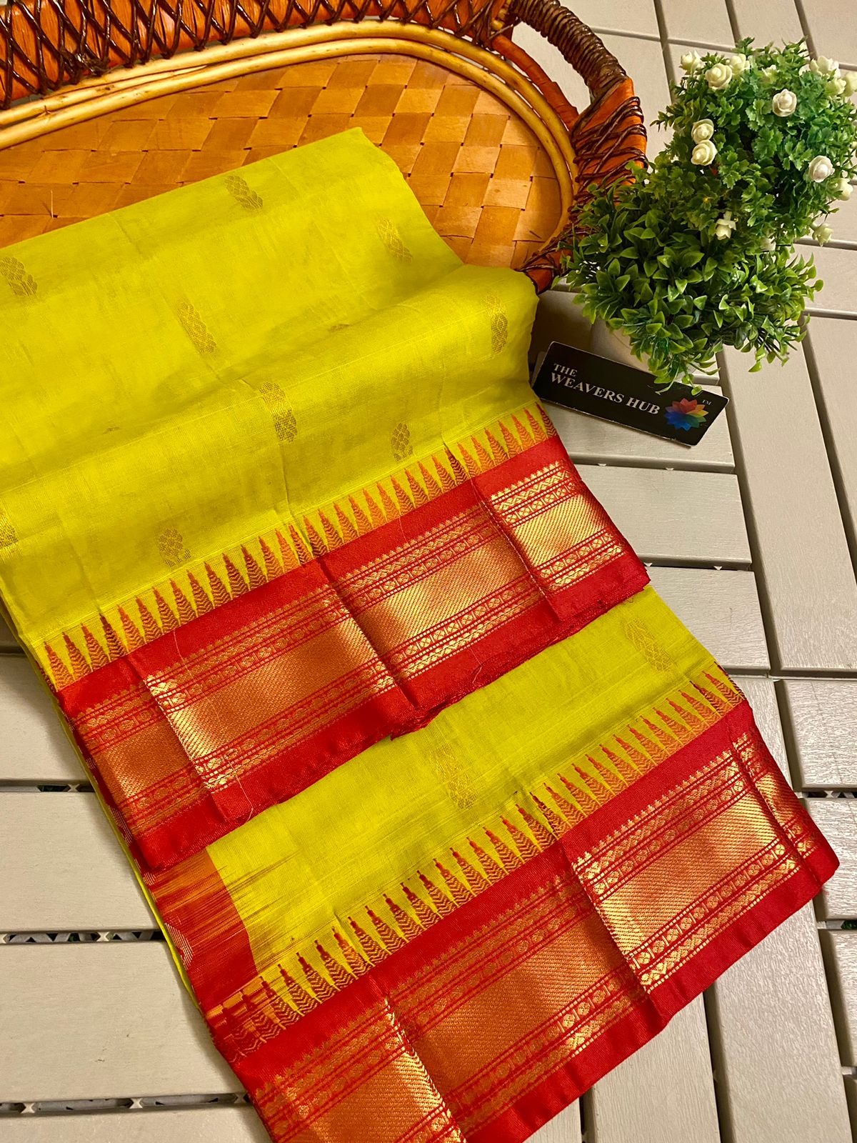 Pure Handloom Gadwal Cotton Saree