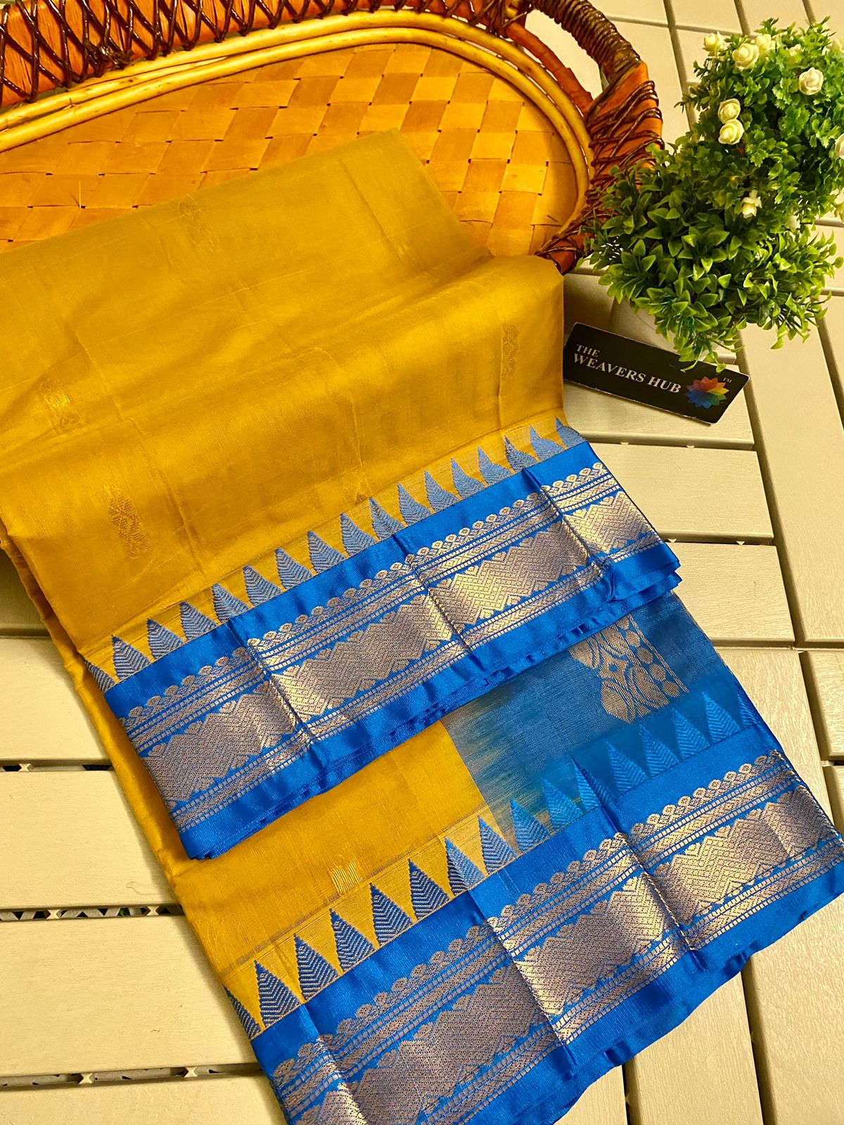 Pure Handloom Gadwal Cotton Saree