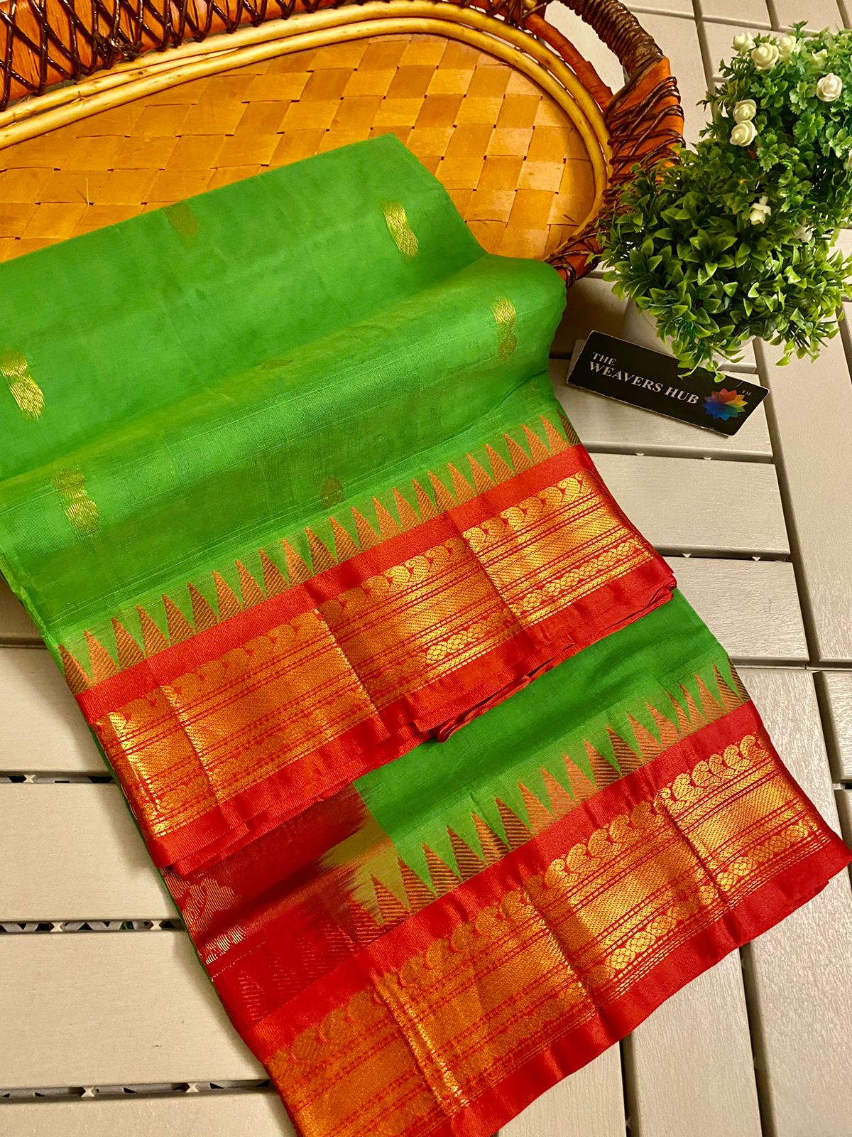 Pure Handloom Gadwal Cotton Saree