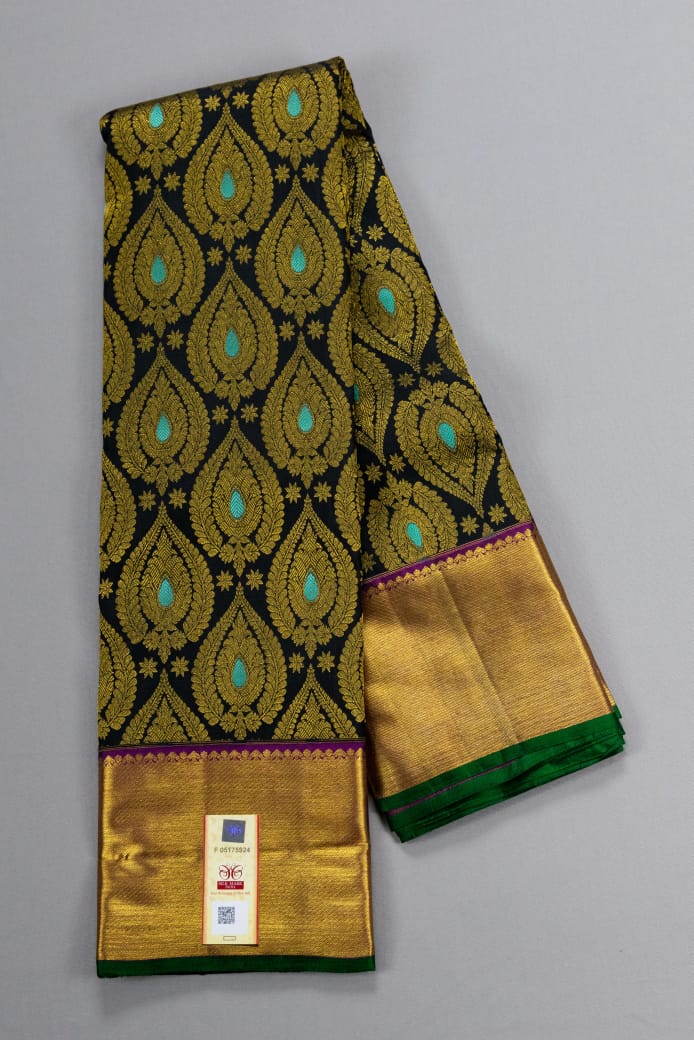 Pure Kanchipuram Black With Magenta Colour Silk Saree