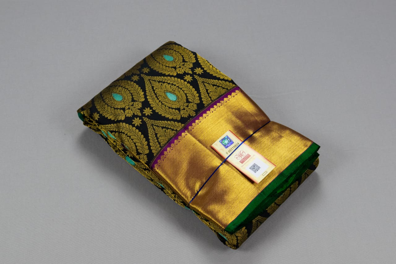 Pure Kanchipuram Black With Magenta Colour Silk Saree