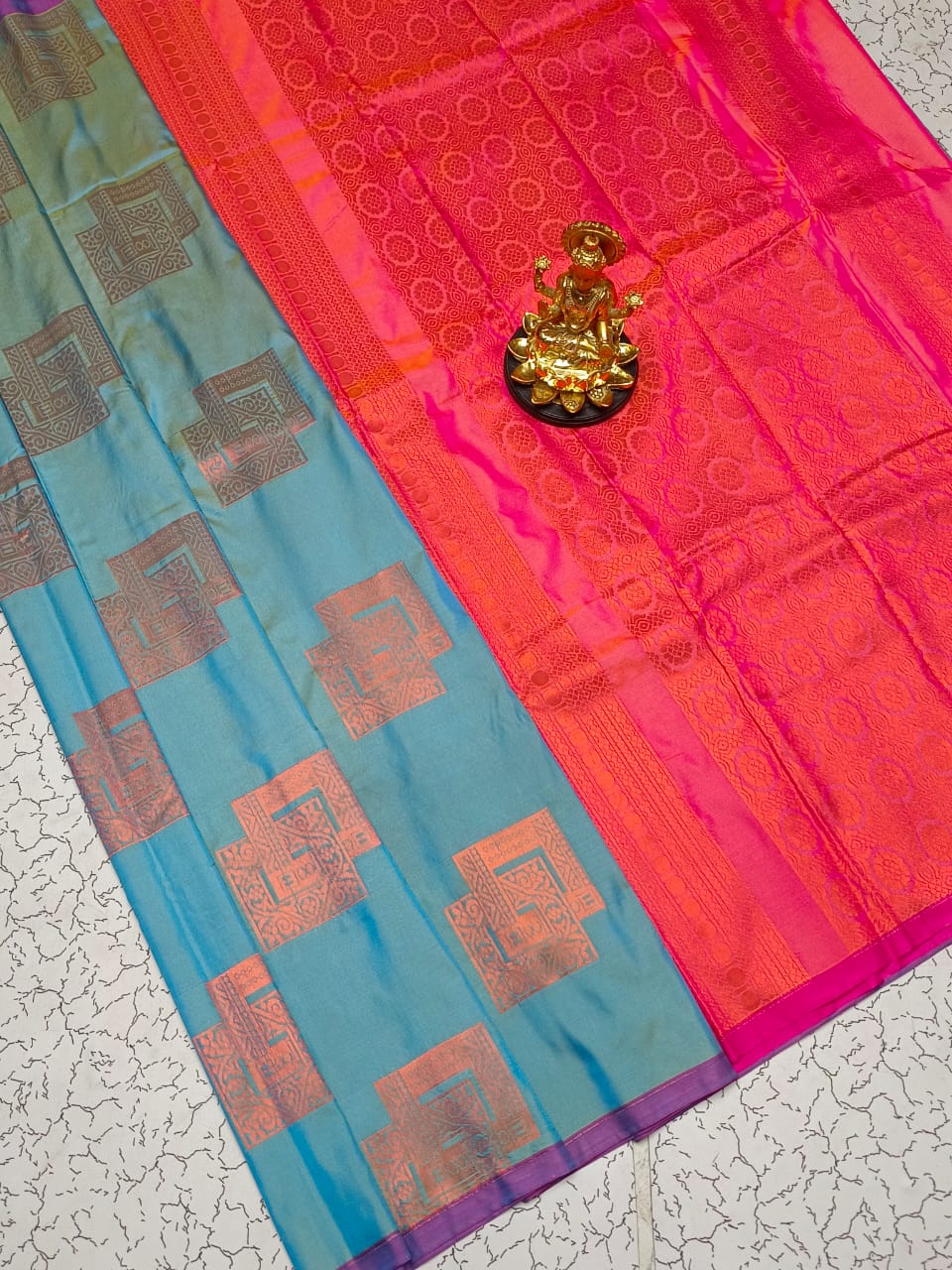 Semi Soft Silk Borderless Saree