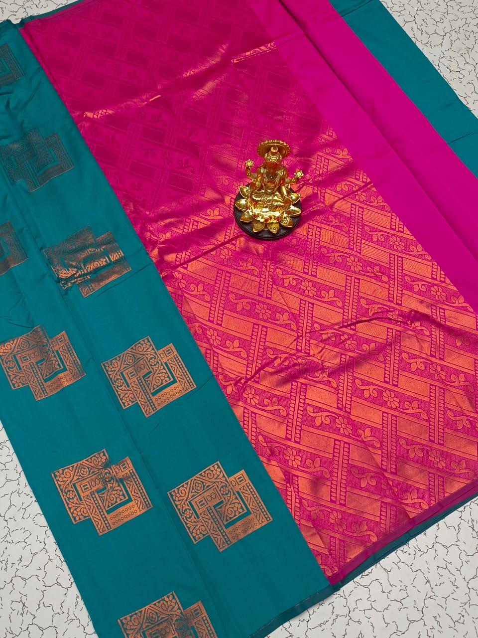 Semi Soft Silk Borderless Saree