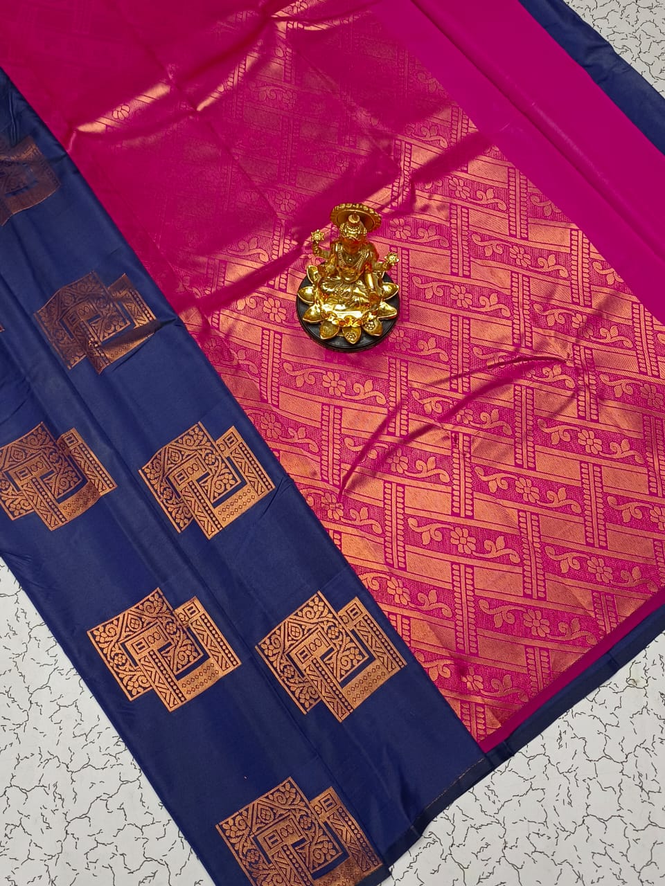 Semi Soft Silk Borderless Saree