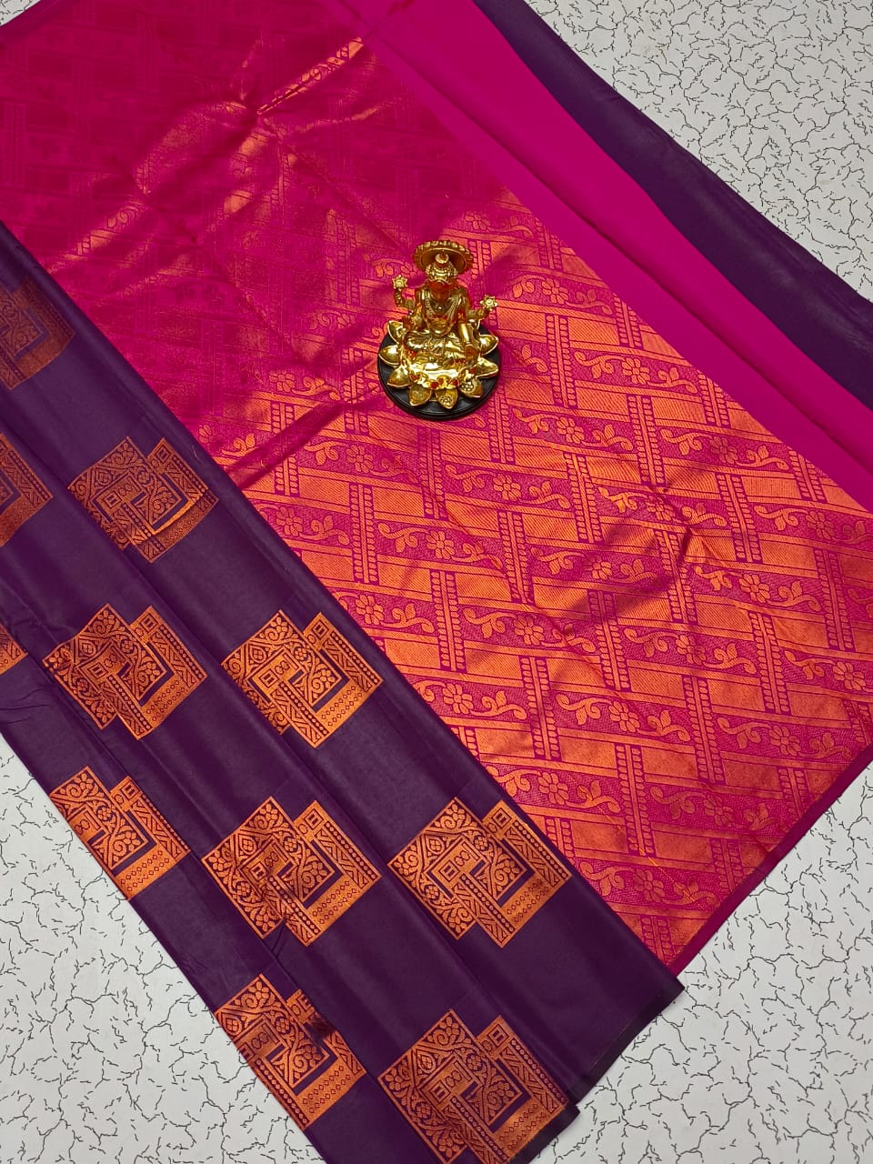 Semi Soft Silk Borderless Saree