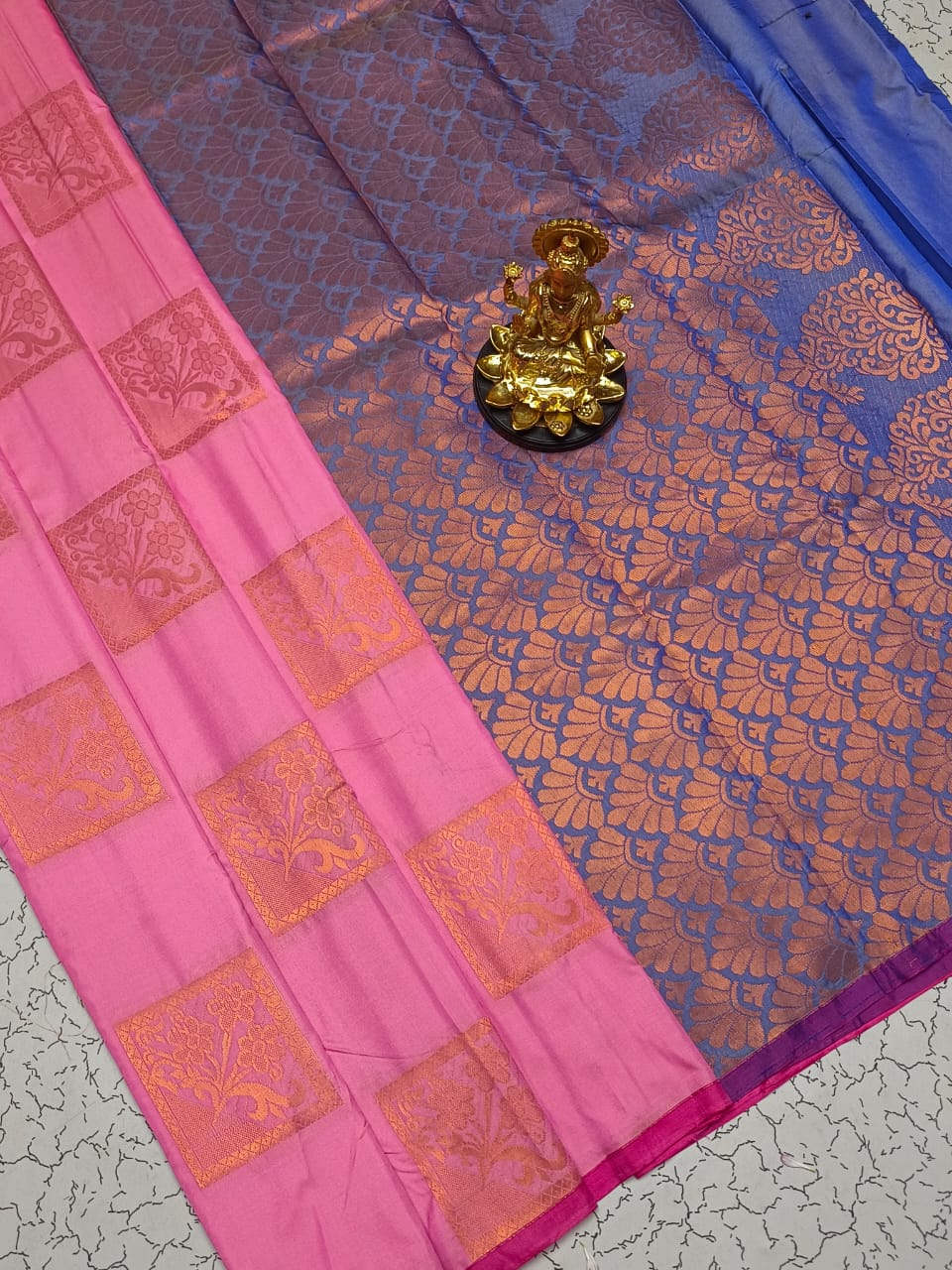 Semi Soft Silk Borderless Saree