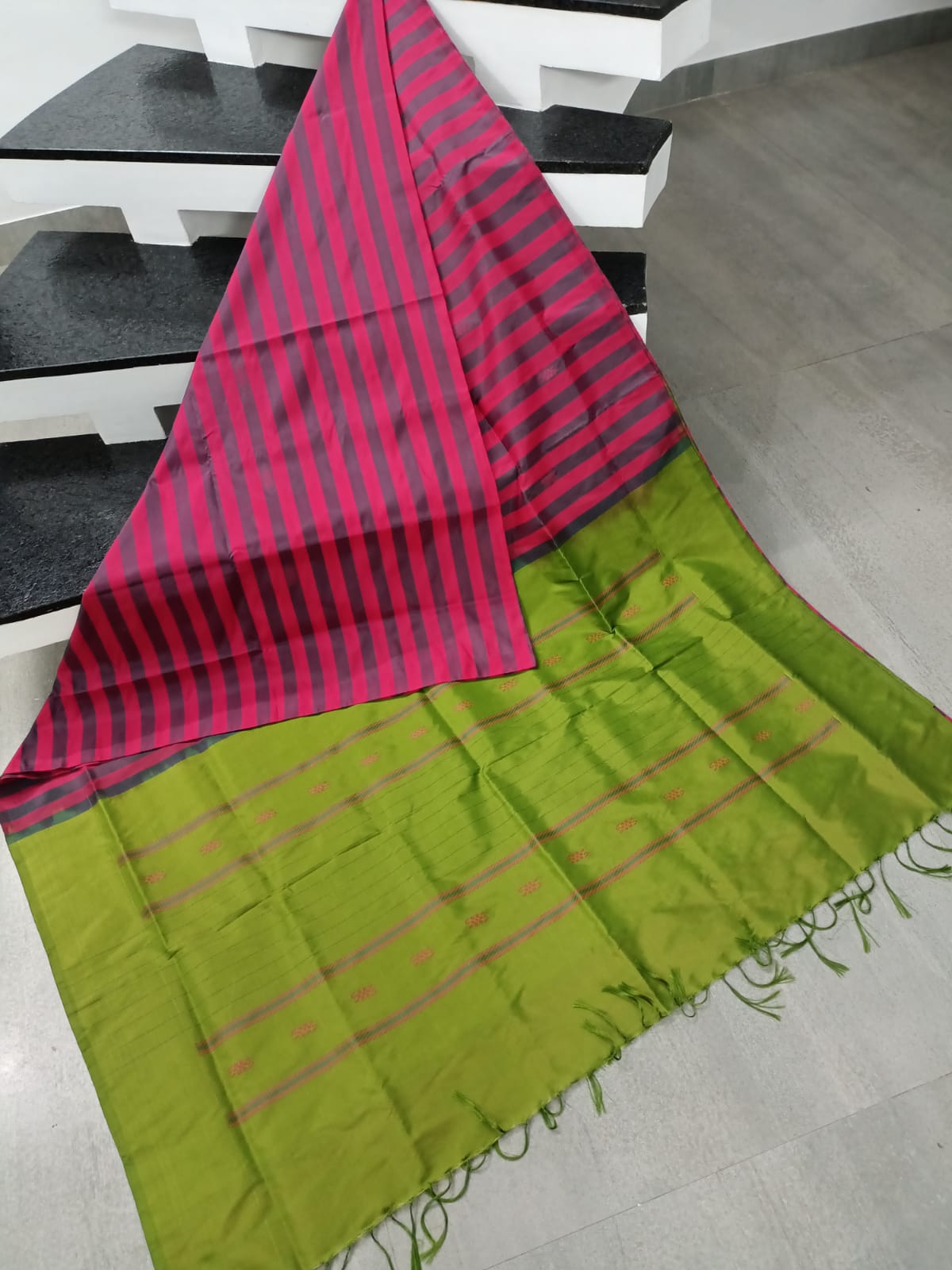 Vaalai Pattu Saree