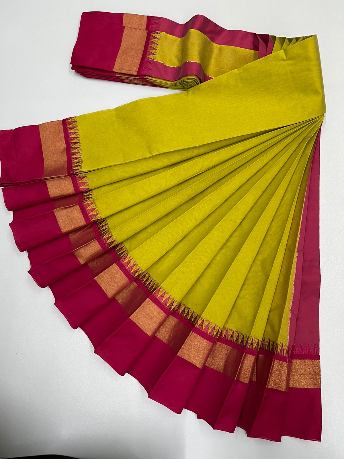 Silk cotton plain saree - Vannamayil Fashions