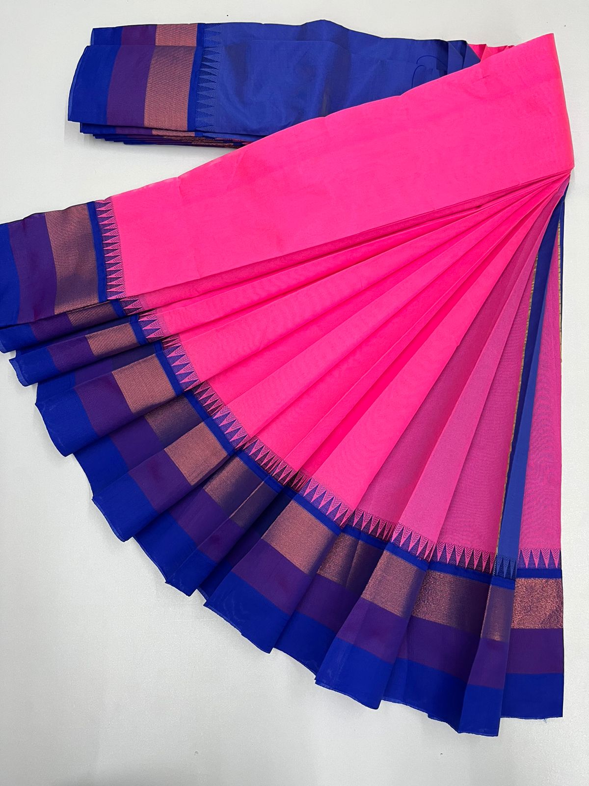 Silk cotton plain saree - Vannamayil Fashions