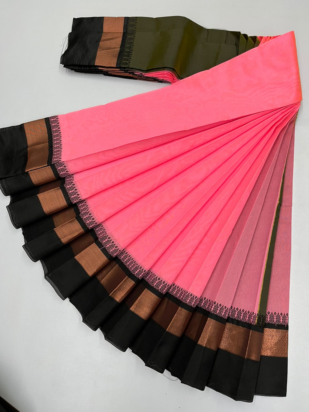 Silk cotton plain saree - Vannamayil Fashions