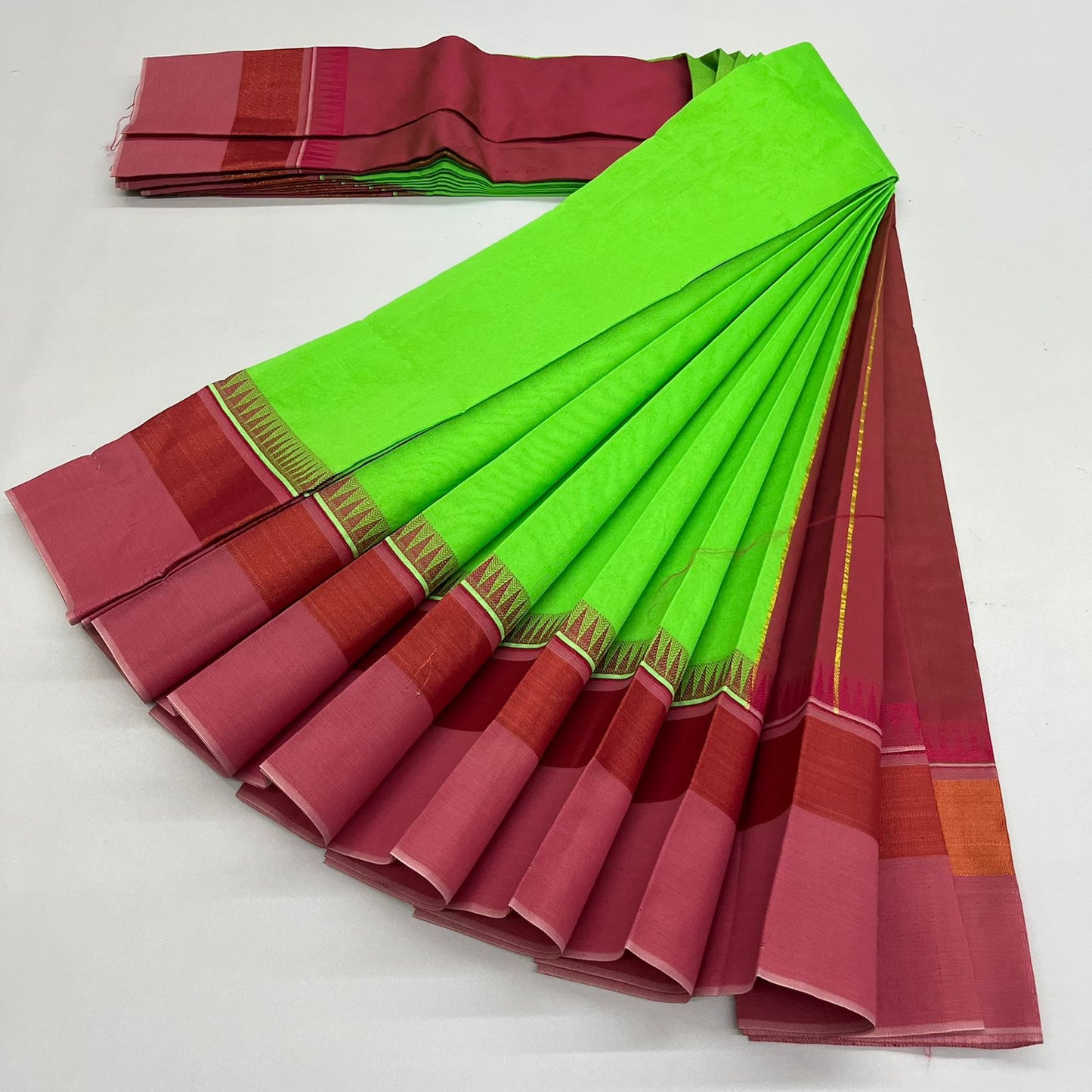 Silk cotton plain saree - Vannamayil Fashions