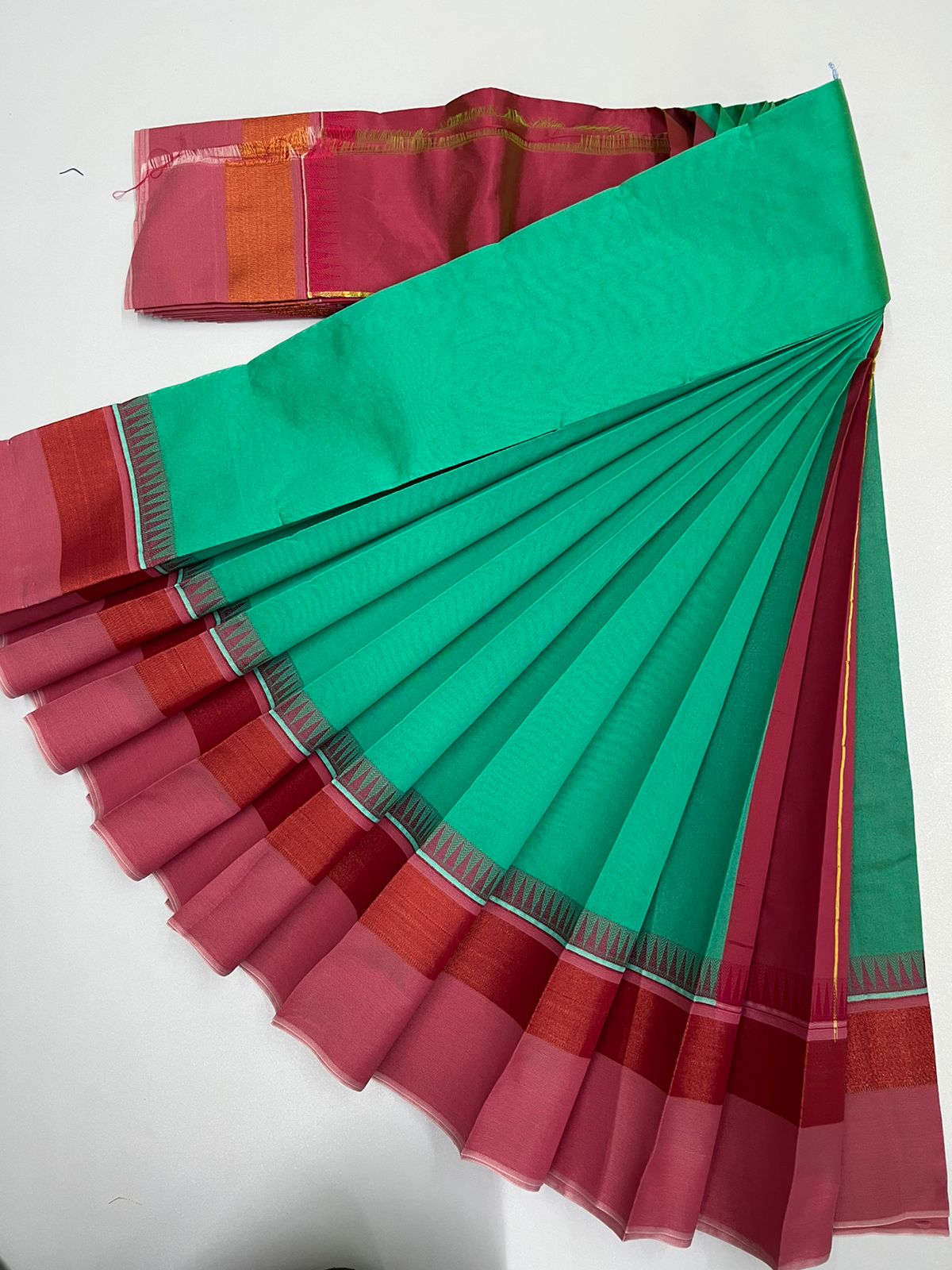 Silk cotton plain saree - Vannamayil Fashions