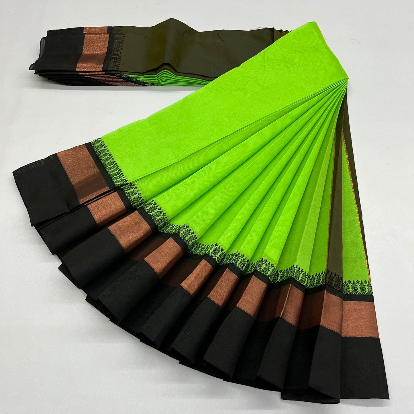 Silk cotton plain saree - Vannamayil Fashions
