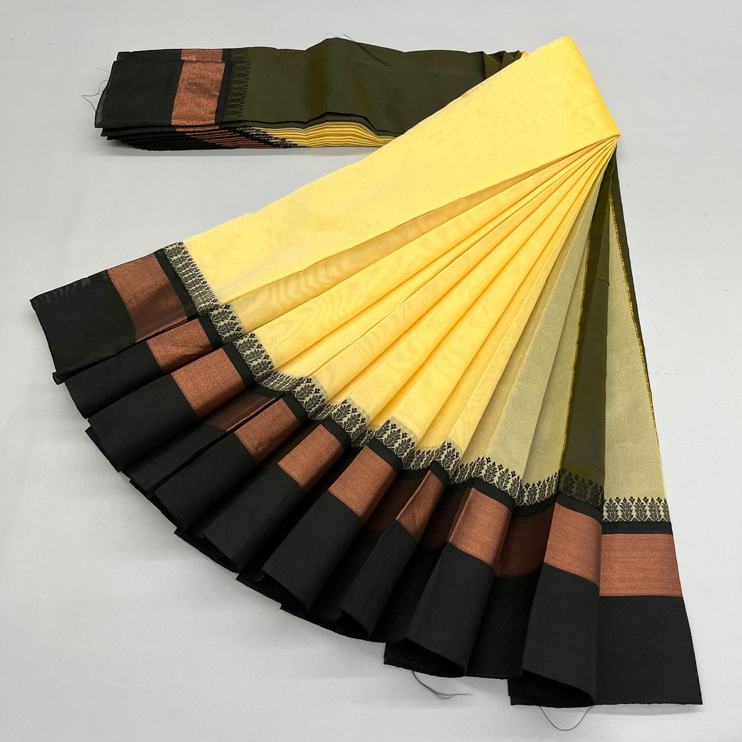 Silk cotton plain saree - Vannamayil Fashions