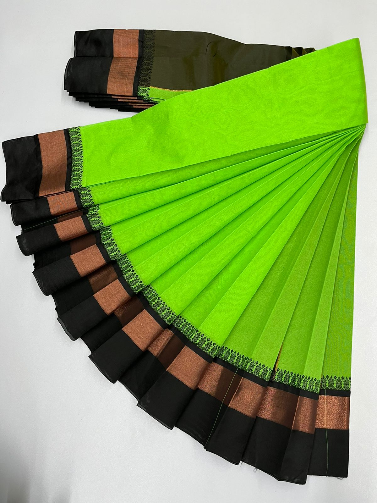 Silk cotton plain saree - Vannamayil Fashions