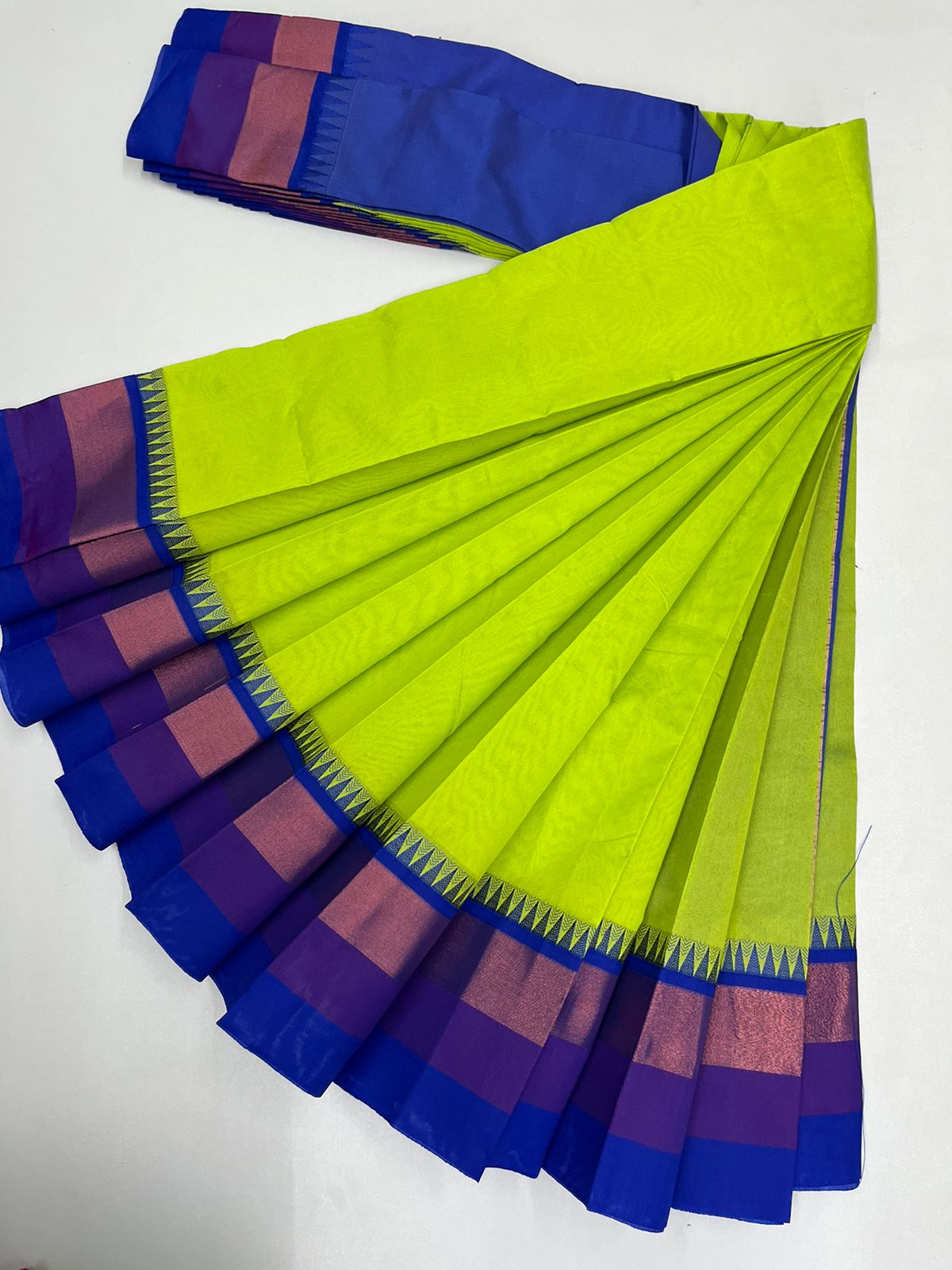 Silk cotton plain saree - Vannamayil Fashions