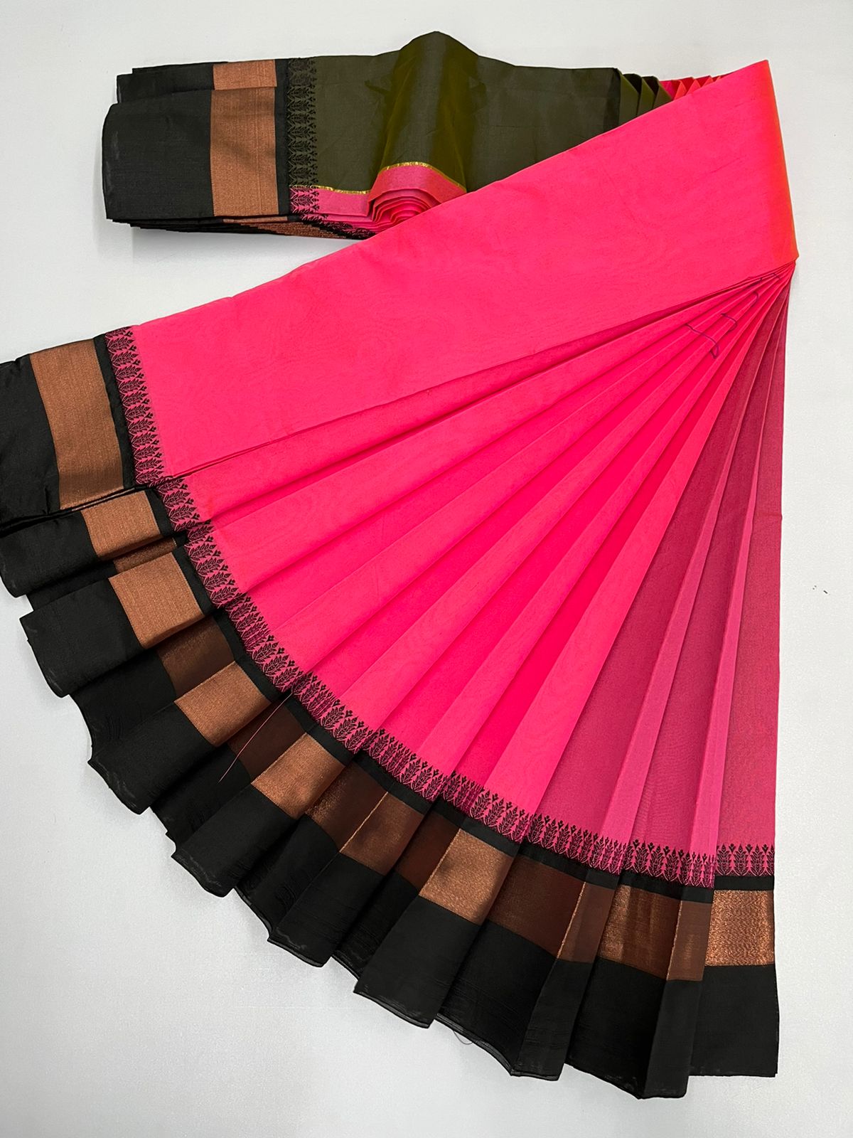 Silk cotton plain saree - Vannamayil Fashions