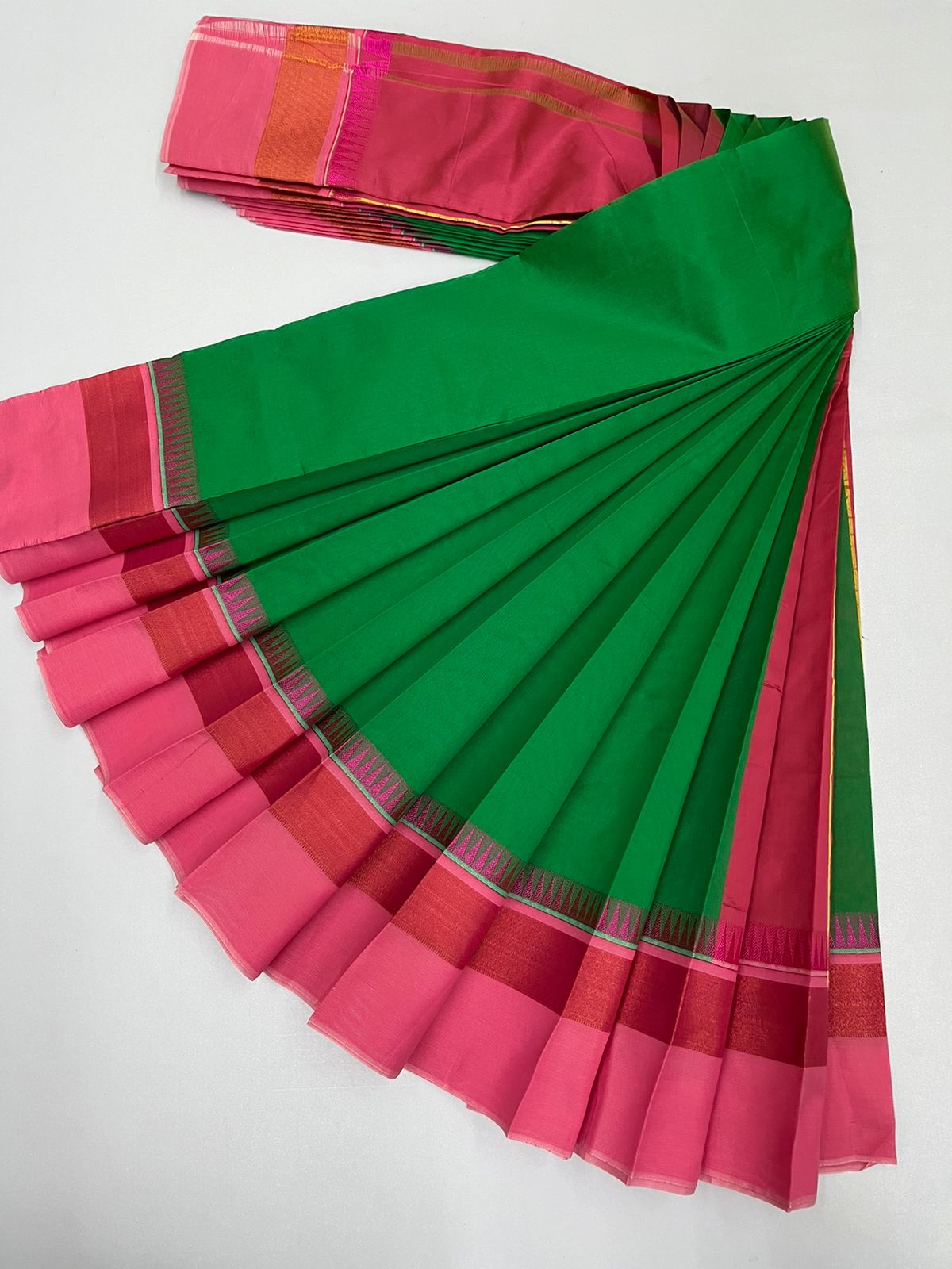 Silk cotton plain saree - Vannamayil Fashions