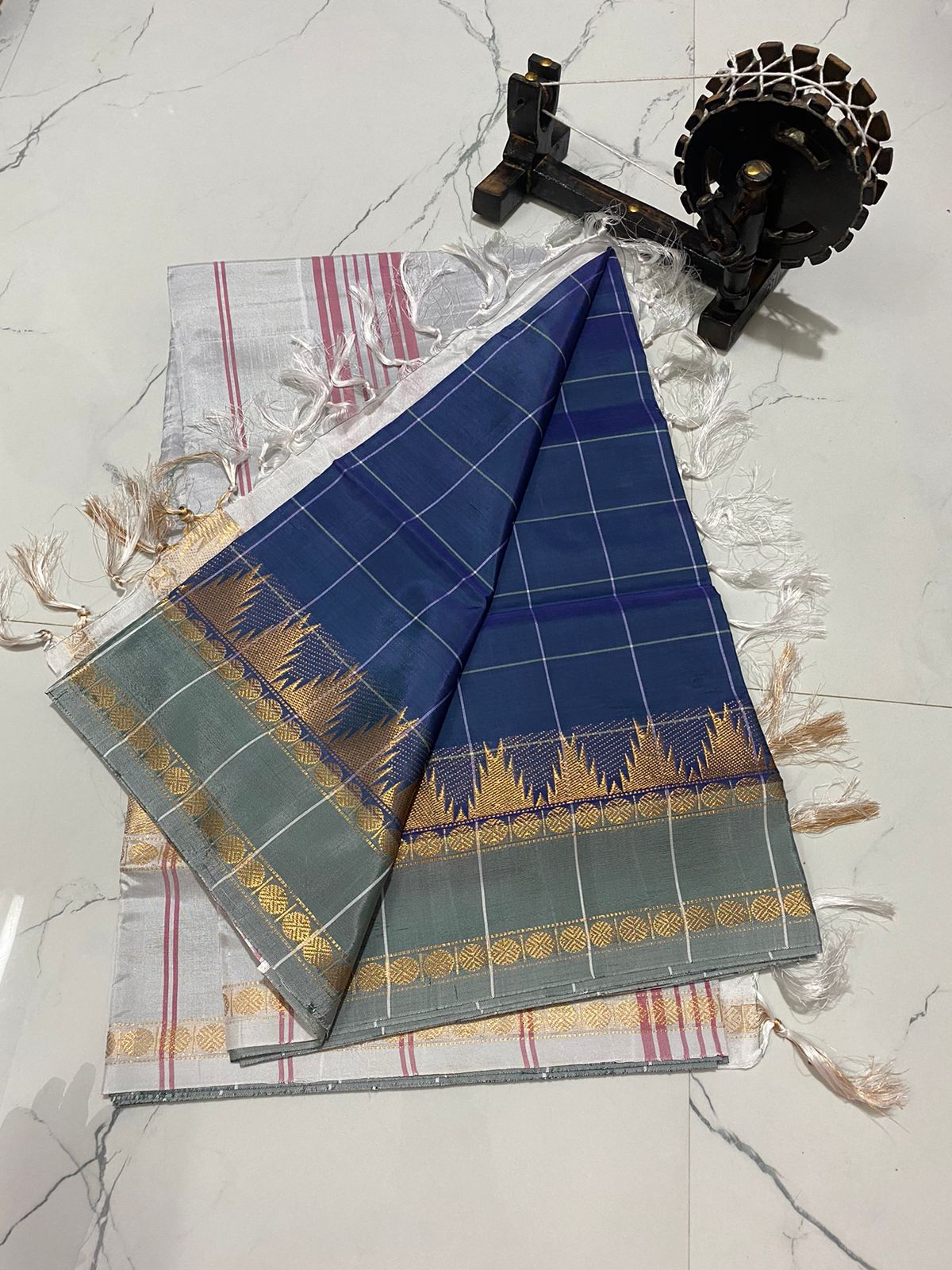 Chinnalampattu - vaalai pattu checked saree