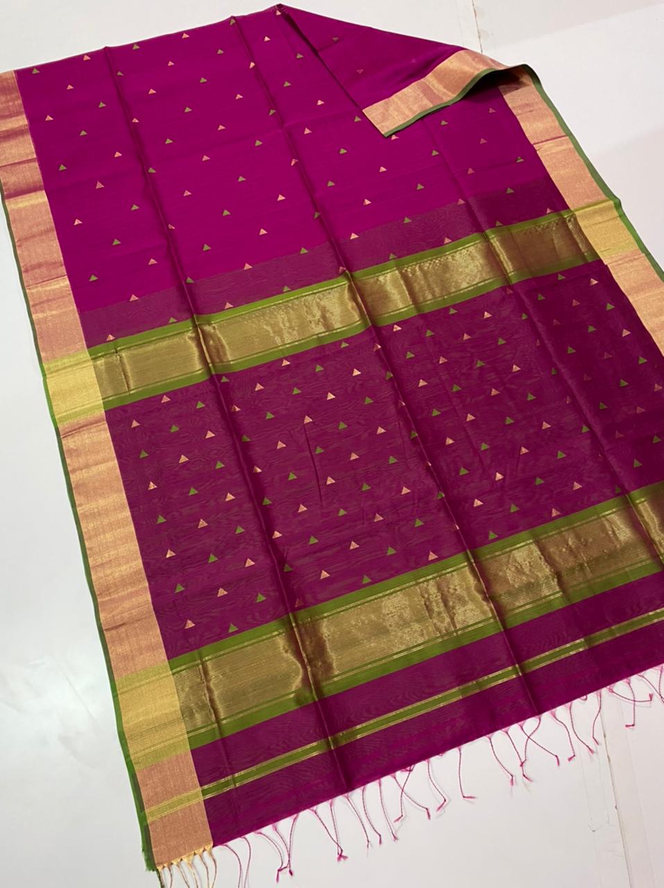 Maheshwari handwoven triangle buti saree