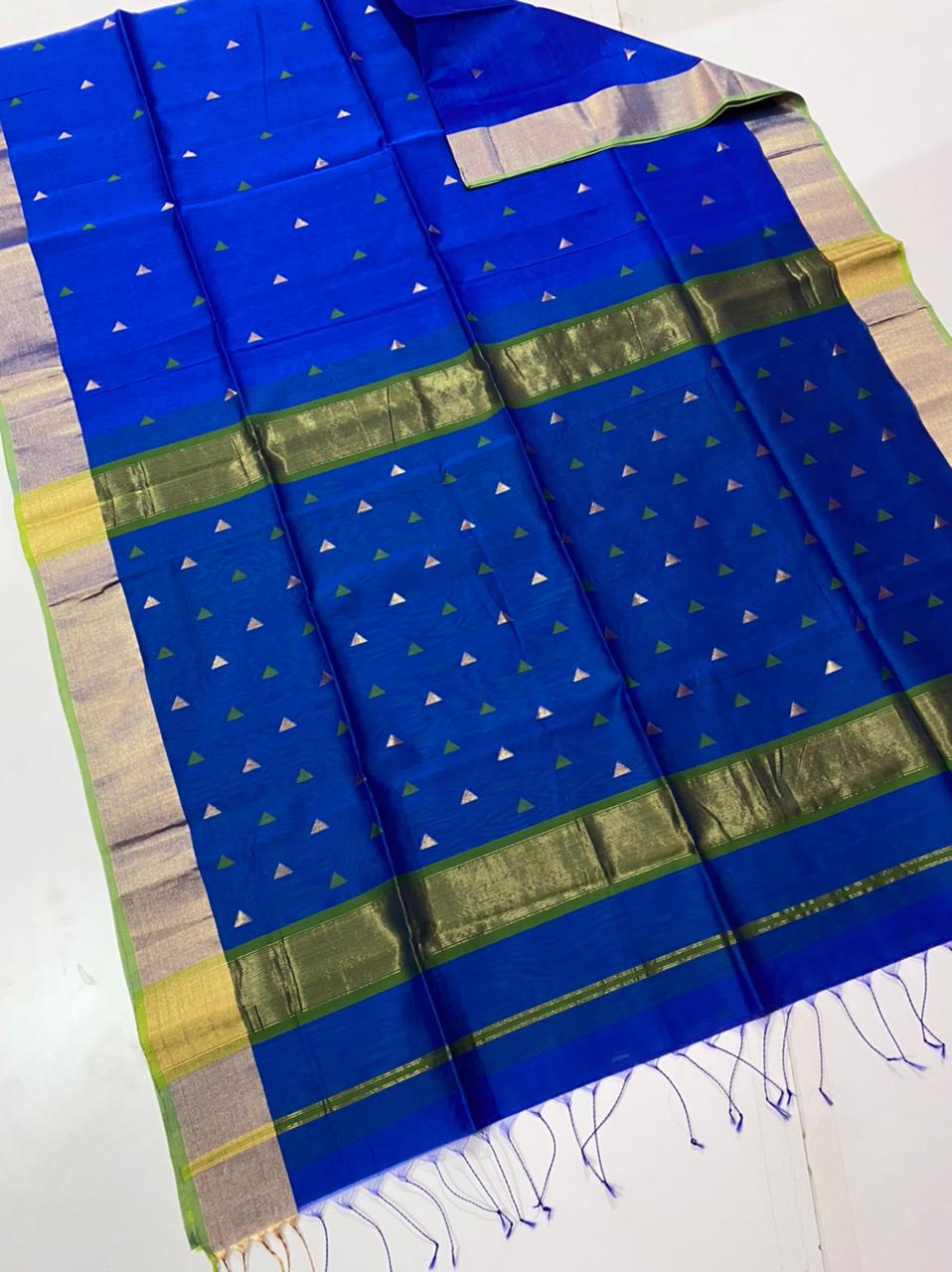 Maheshwari handwoven triangle buti saree