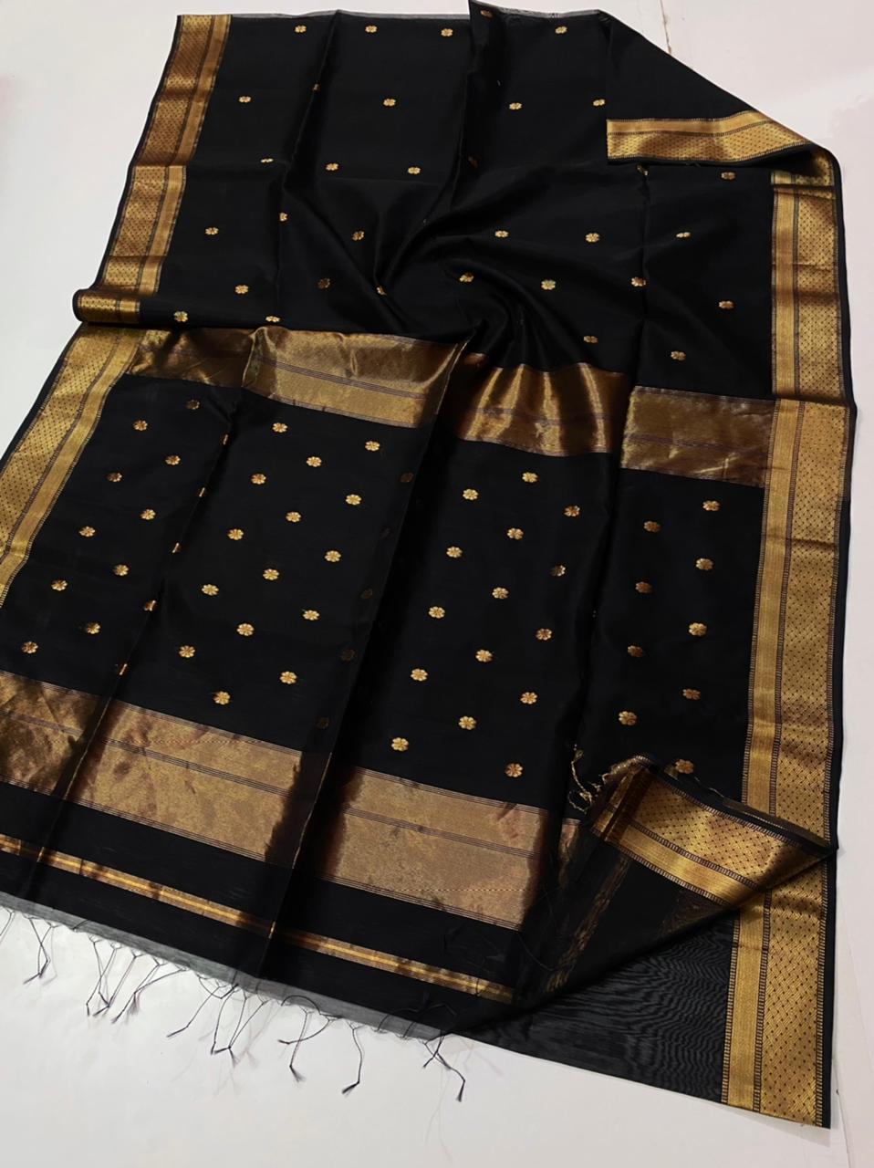 Maheshwari zari border buta saree