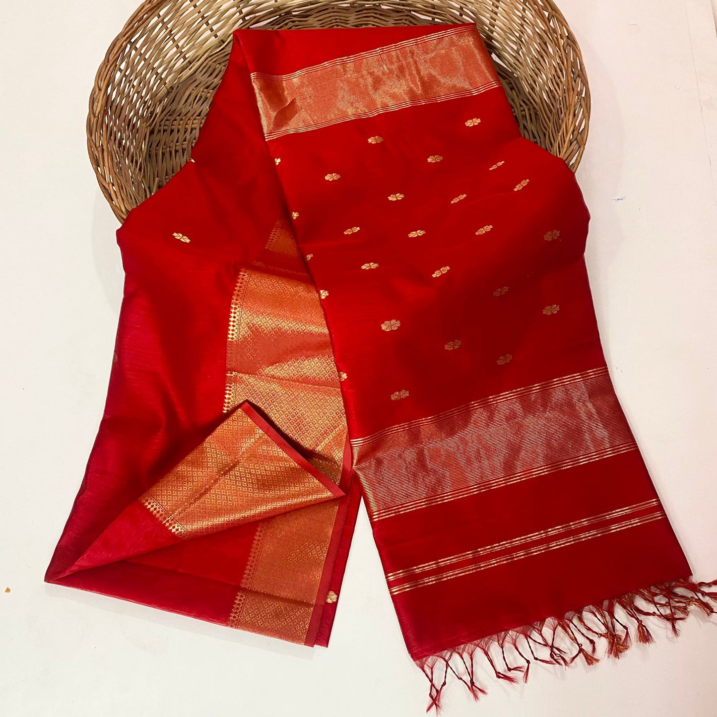 Maheshwari zari border buta saree