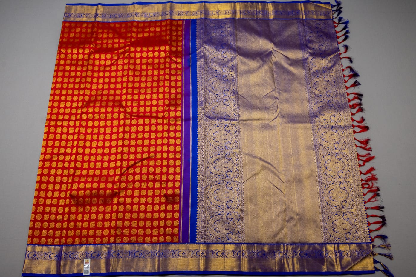 Pure silk handloom kanchipuram saree in red with royal blue saree