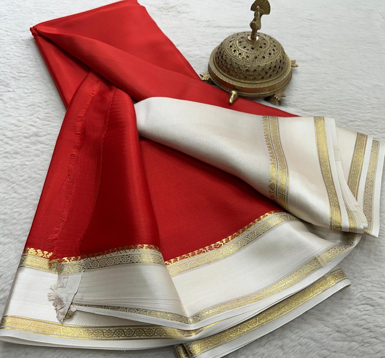 Graceful Pure Mysore Silk Saree with Small Mango Border