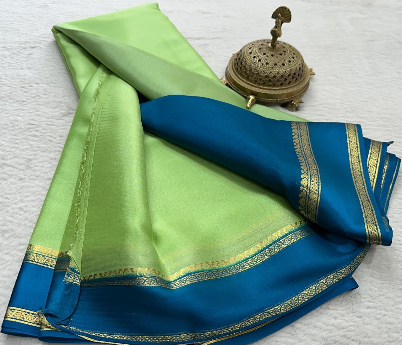 Graceful Pure Mysore Silk Saree with Small Mango Border