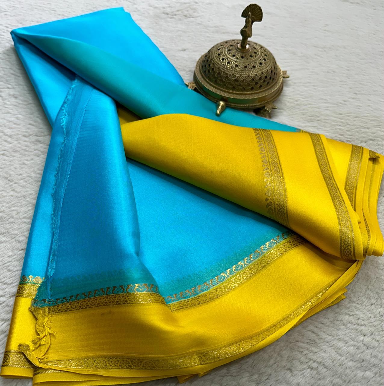 Graceful Pure Mysore Silk Saree with Small Mango Border