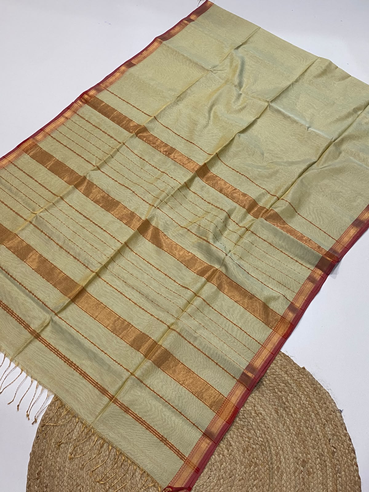 Maheshwari handloom zari chattai border saree