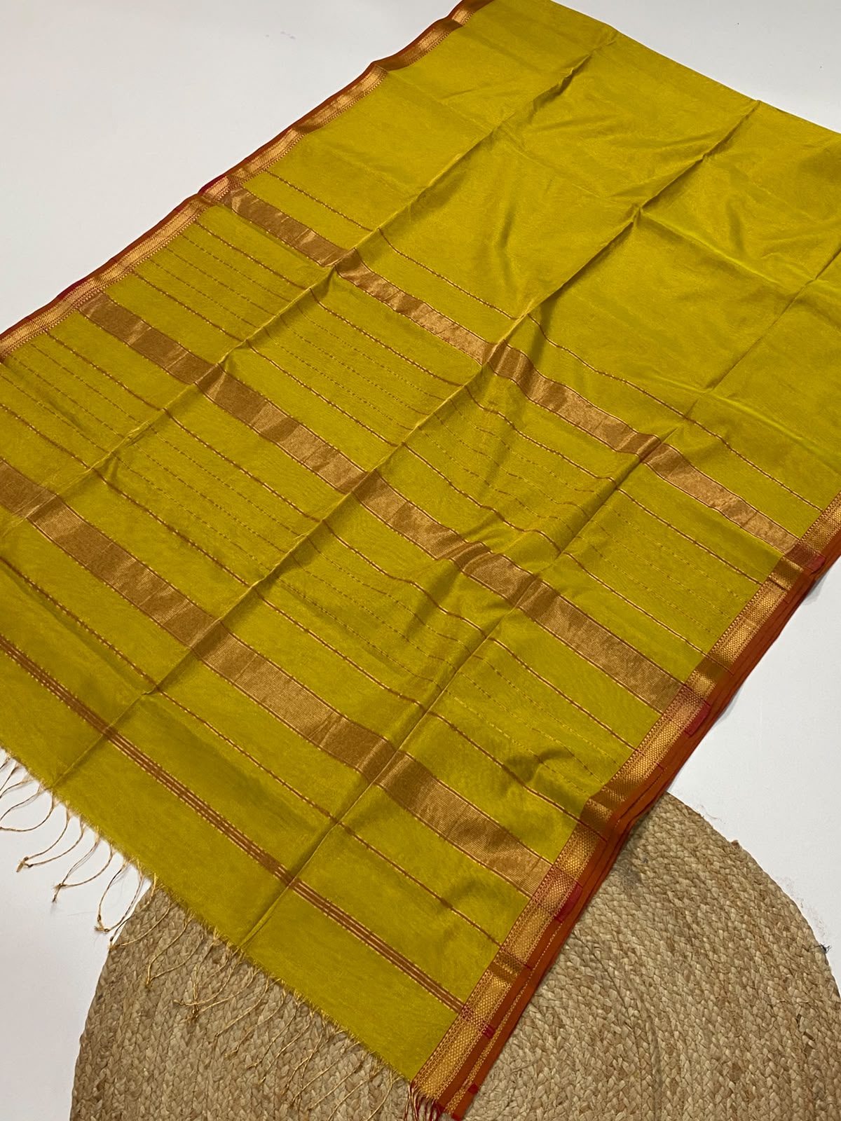 Maheshwari handloom zari chattai border saree