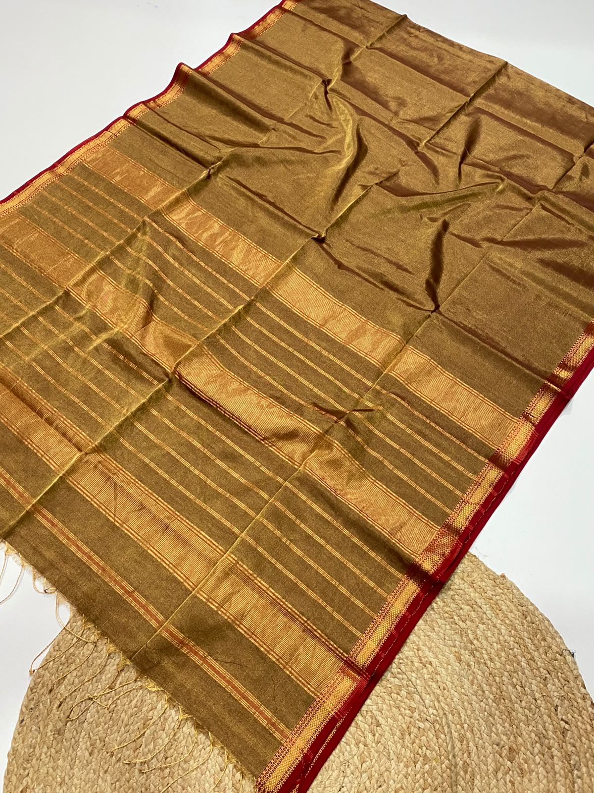 Maheshwari handloom zari chattai border saree