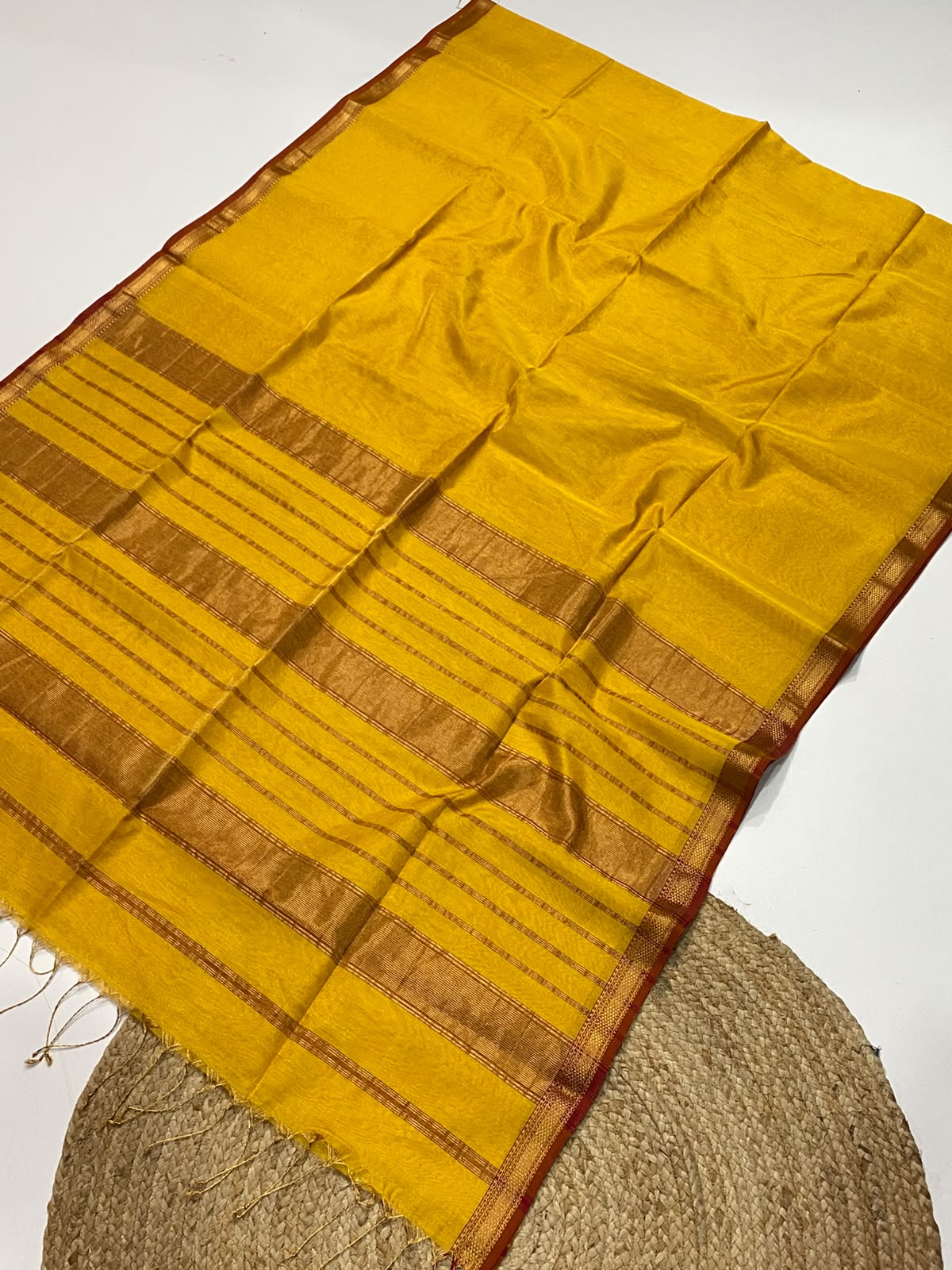 Maheshwari handloom zari chattai border saree