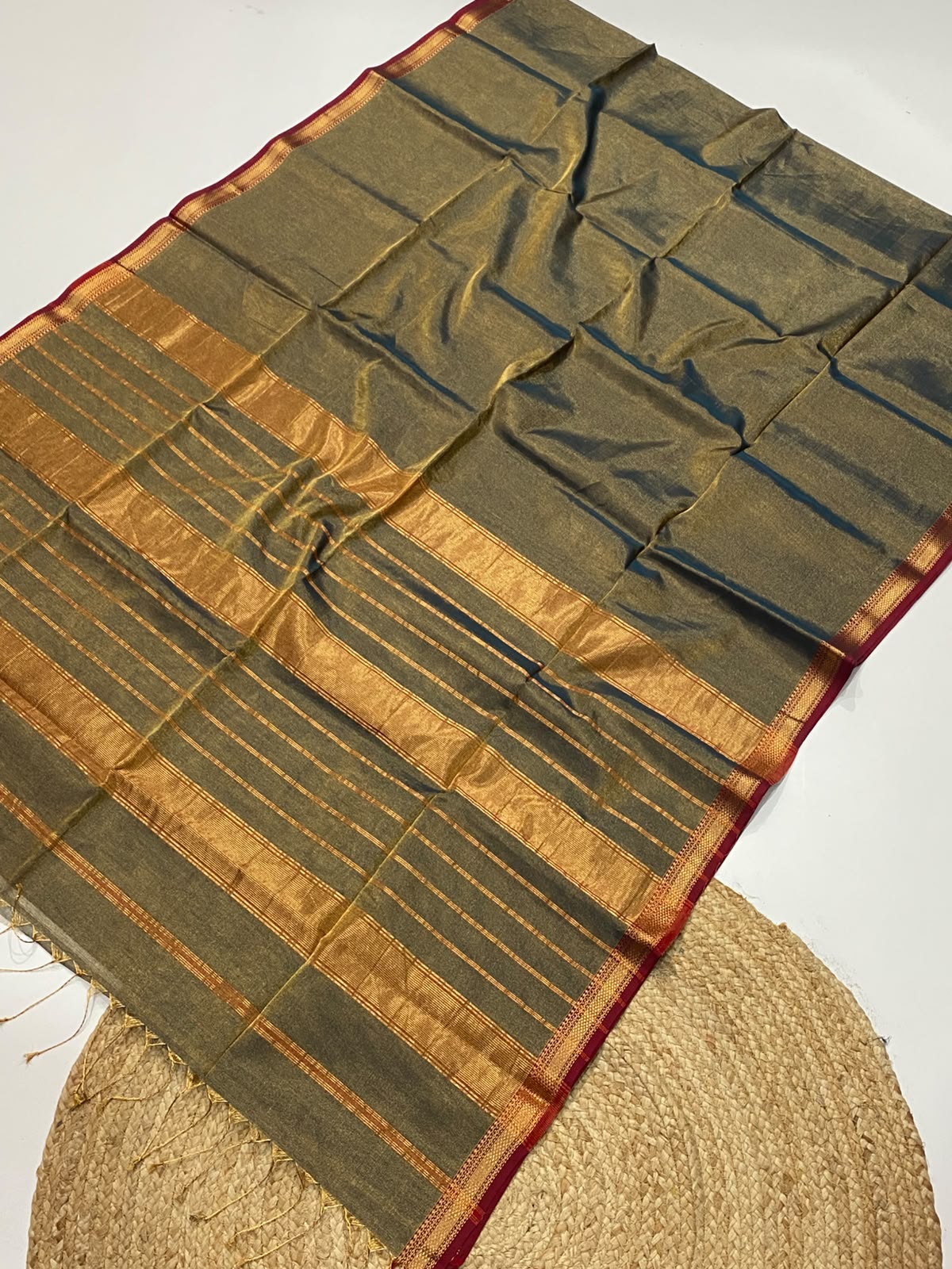 Maheshwari handloom zari chattai border saree