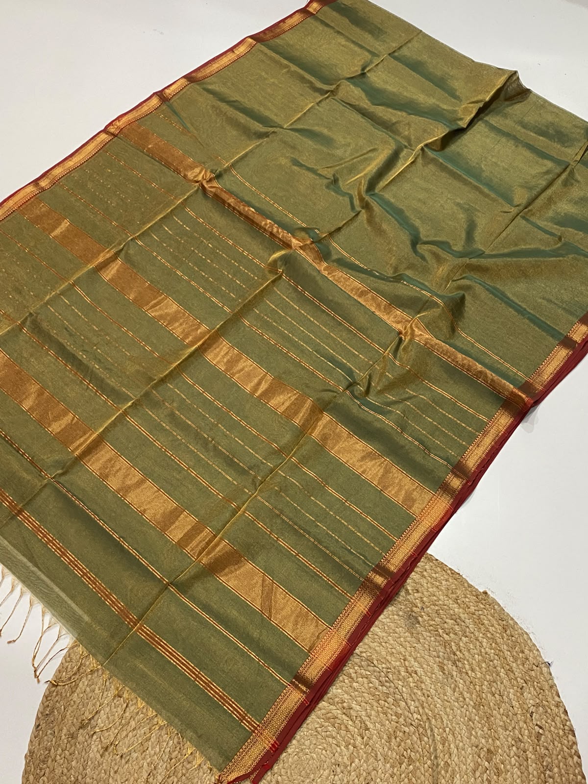 Maheshwari handloom zari chattai border saree