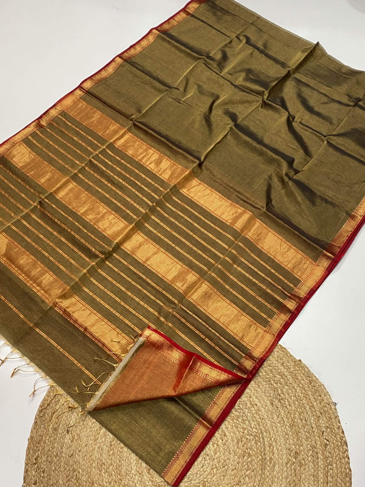 Maheshwari handloom zari chattai border saree